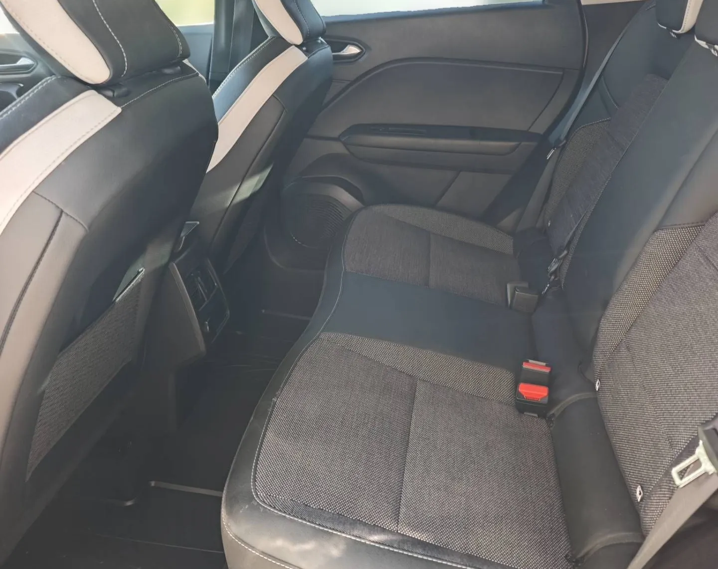 Notranja slika - Renault Captur - E-Tech Avt.-1 LASTNIK-FULL LED-KAMERA-GARANCIJA... - 11