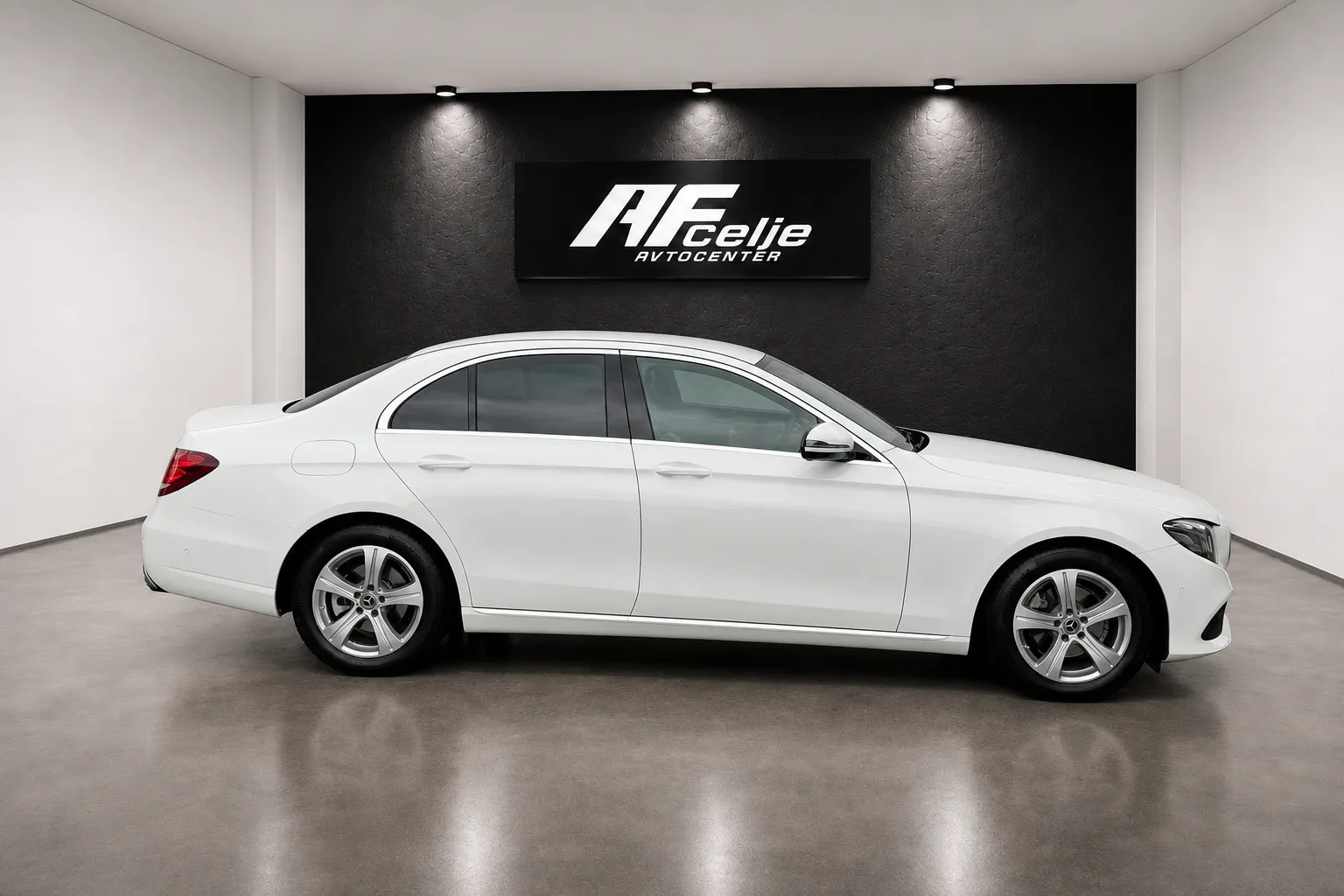 Zunanja slika - Mercedes-Benz E-Razred - 220 CDI-AVANTGARDE-MULTIBEAM-LIZING ZA TUJCE-NAV.. - 4