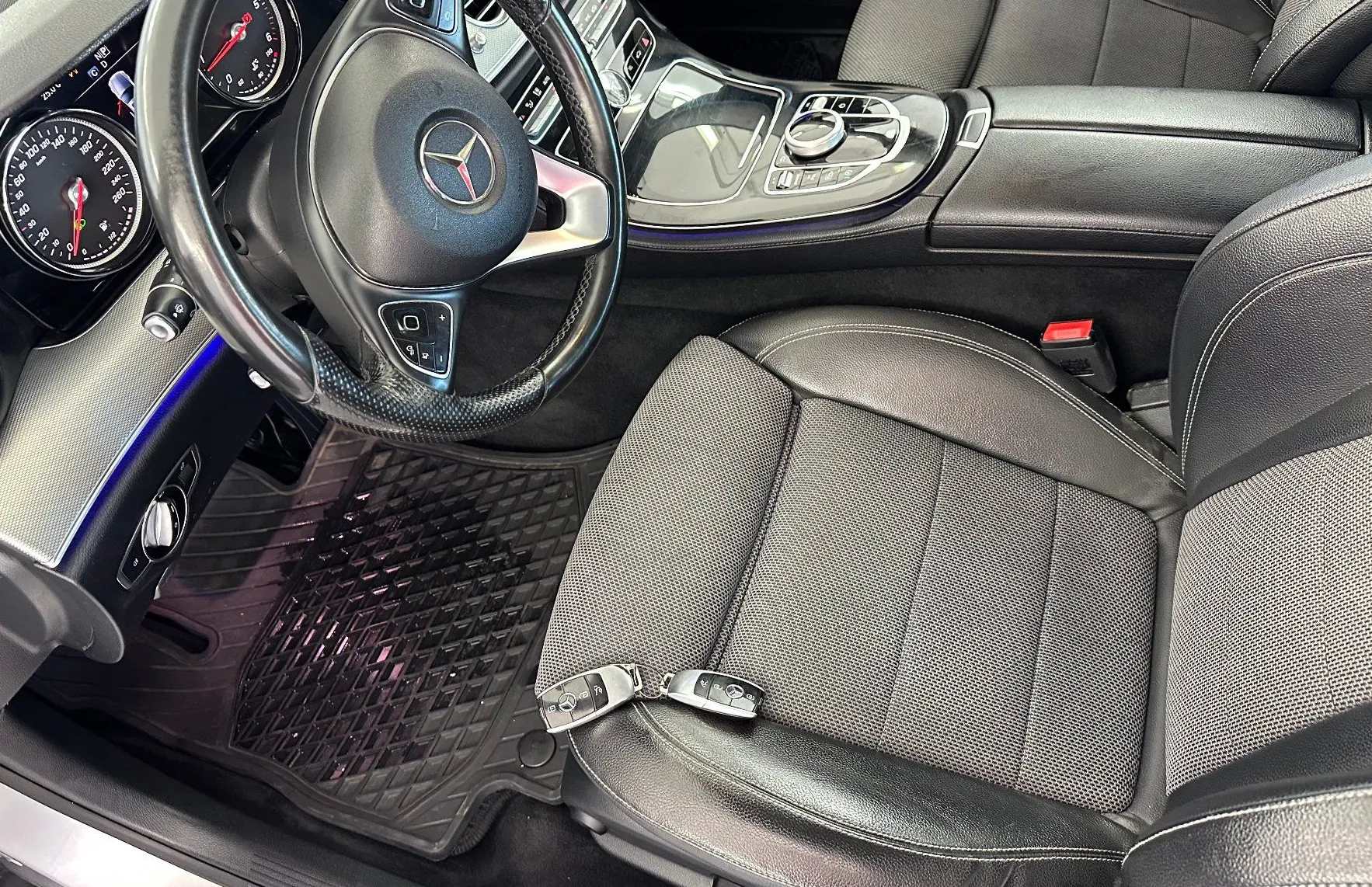 Zunanja slika - Mercedes-Benz E-Razred - E 220 d Avantgarde Avt.KAMERA.NAVI.USNJE.LED - 9