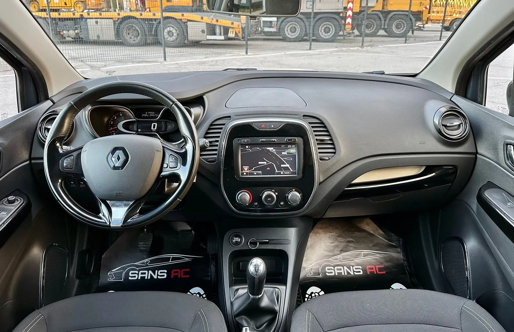 Zunanja slika - Renault Captur - dCi 90 - SLOVENSKI - PDC - NAVIGACIJA - TEMPOMAT - 11