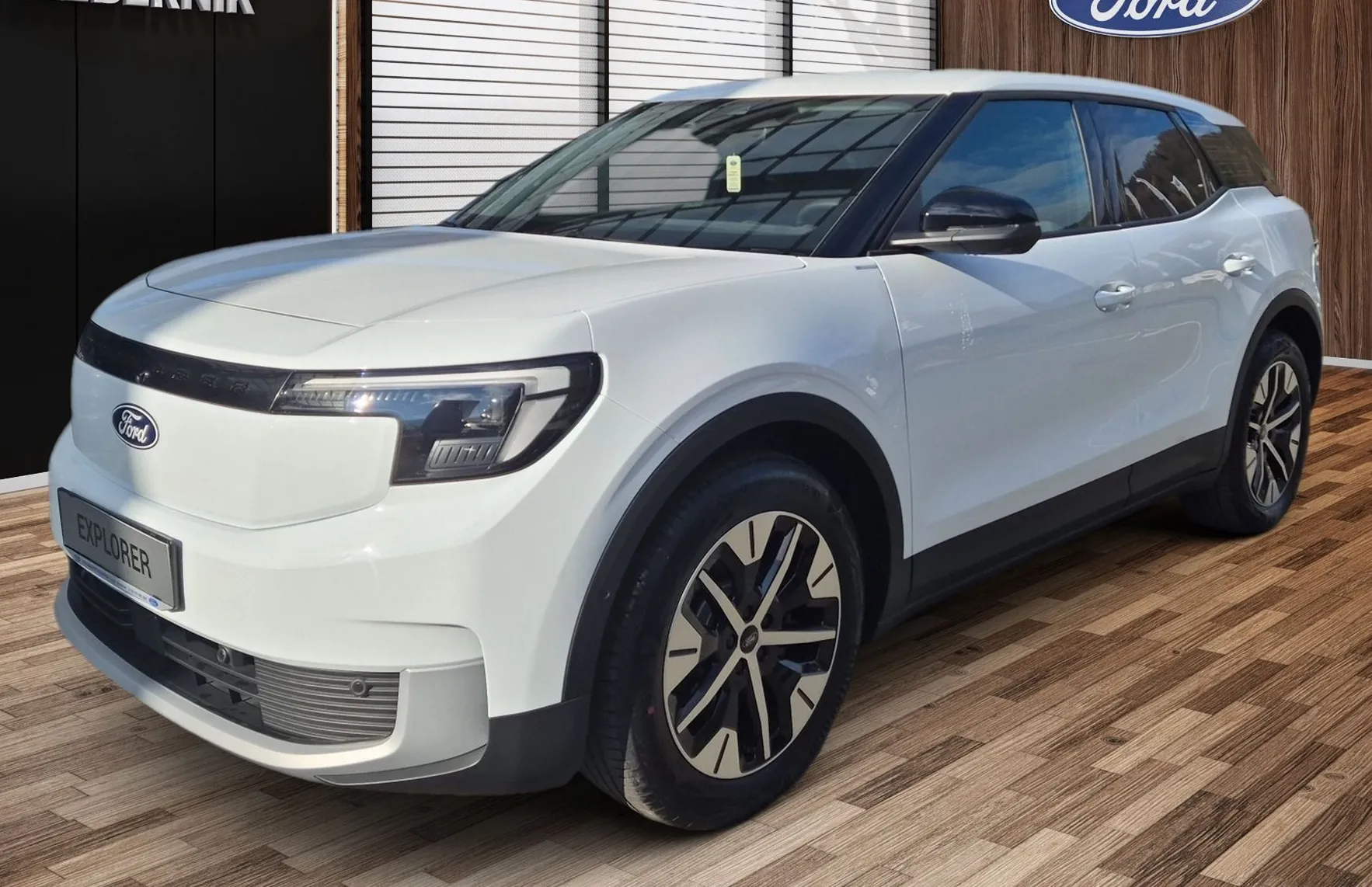 Zunanja slika - Ford Explorer - EV 52kWh RWD 170KM - 1