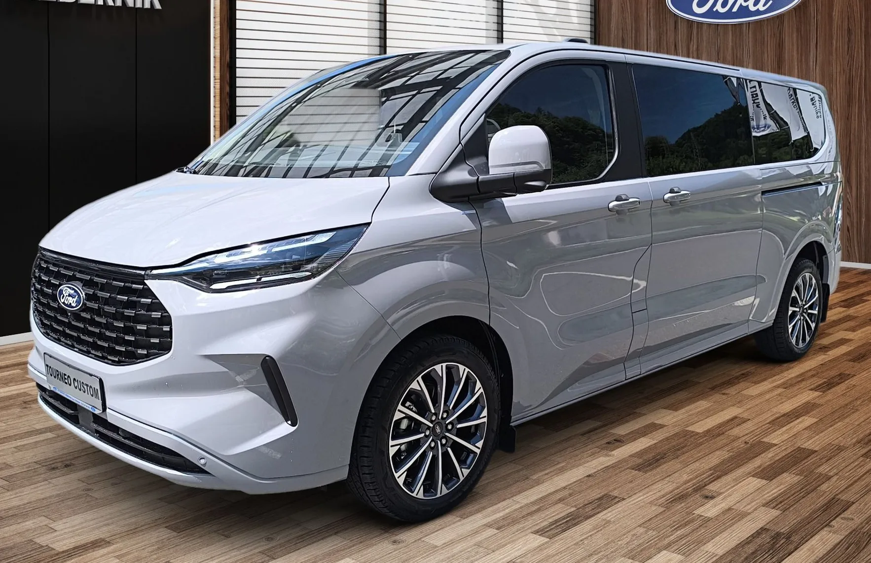 Zunanja slika - Ford Tourneo - Custom 4x4 2.0 TDCi L2H1  Titanium X A8.-PANO.- LED - VK - 1