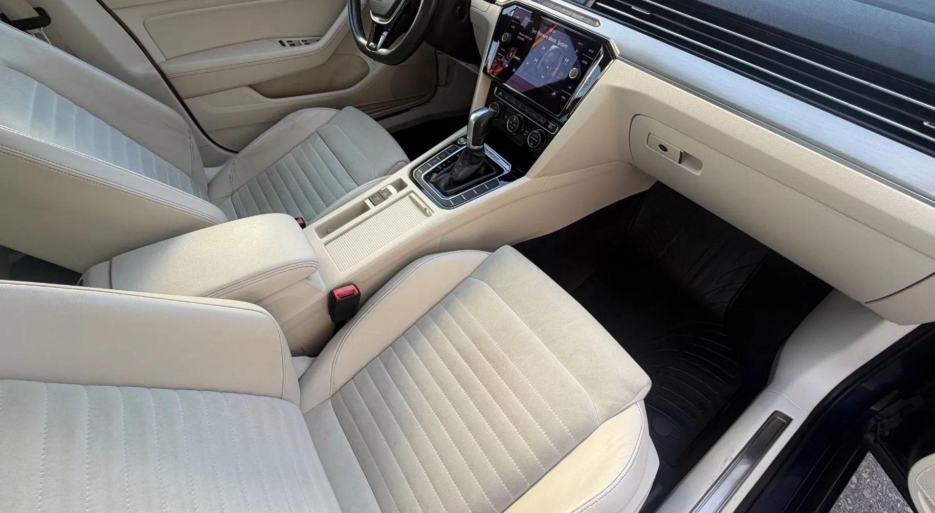 Notranja slika - Volkswagen Passat - 4motion 2.0 TDI BMT Highline DSG - 11