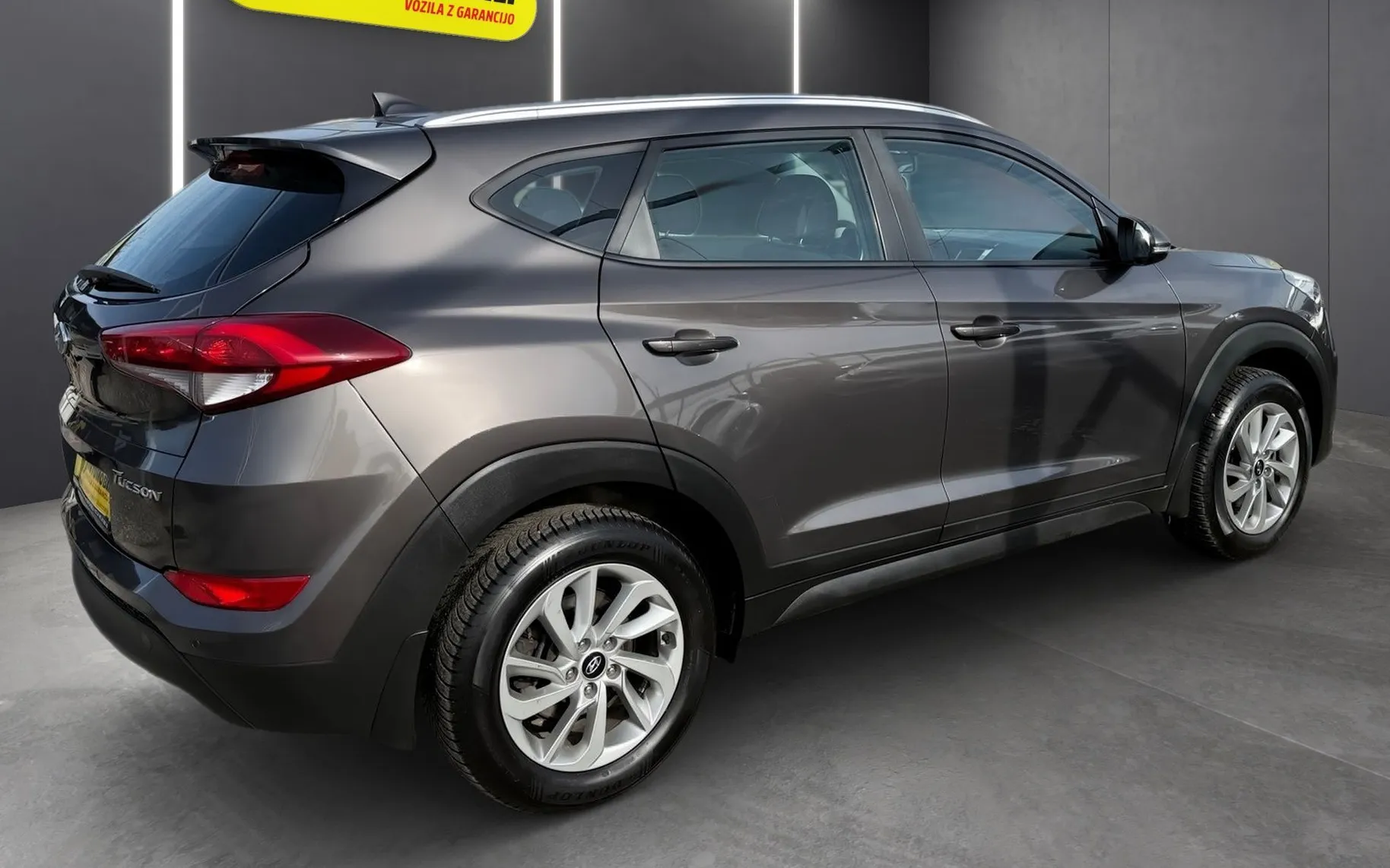 Zunanja slika - Hyundai Tucson - 1.6 GDI 1.LASTNIK SLO VOZILO TEMPOMAT PDC KAMERA - 7