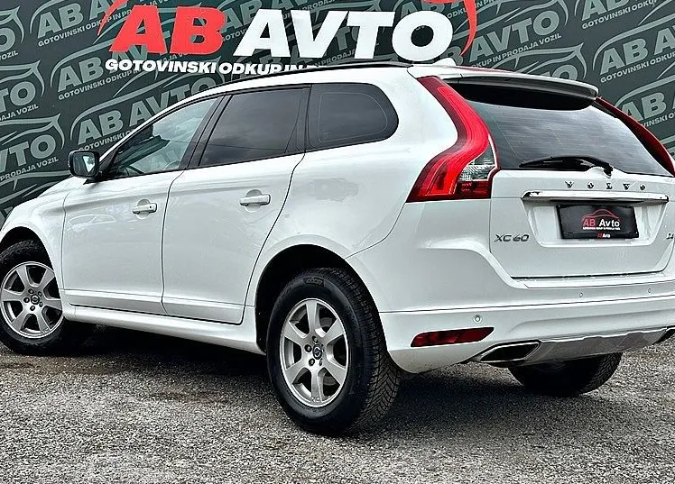 Zunanja slika - Volvo XC60 - D4 R-Design Momentum+133KW+ALU+XENON+USNJE+UGODNO - 7