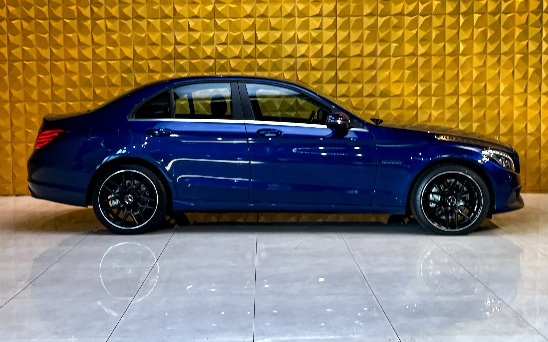 Notranja slika - Mercedes-Benz C-Razred - C 220 d  - NAVI-TEMP - 12