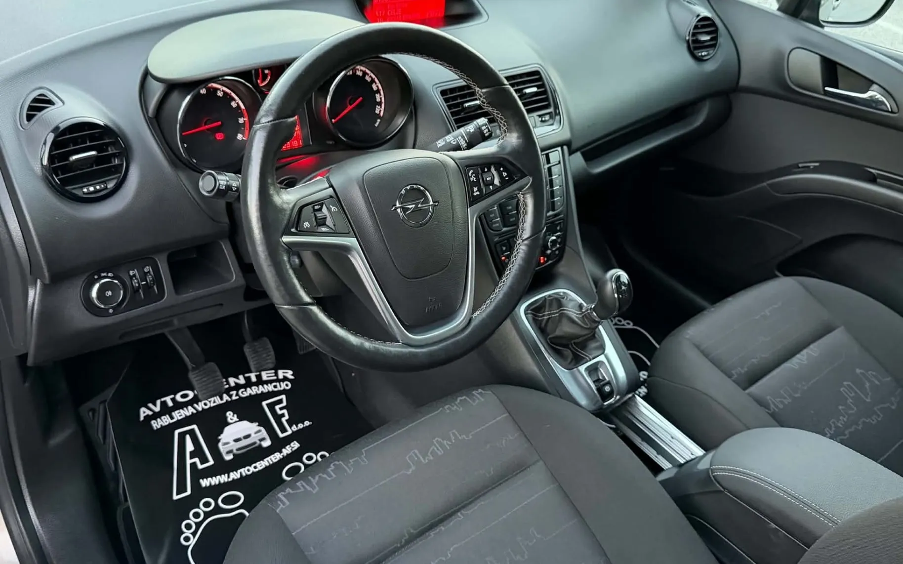 Notranja slika - Opel Meriva - 1.4-COSMO-124.000km-KREDIT BREZ POLOGA-ODLIČEN- - 8