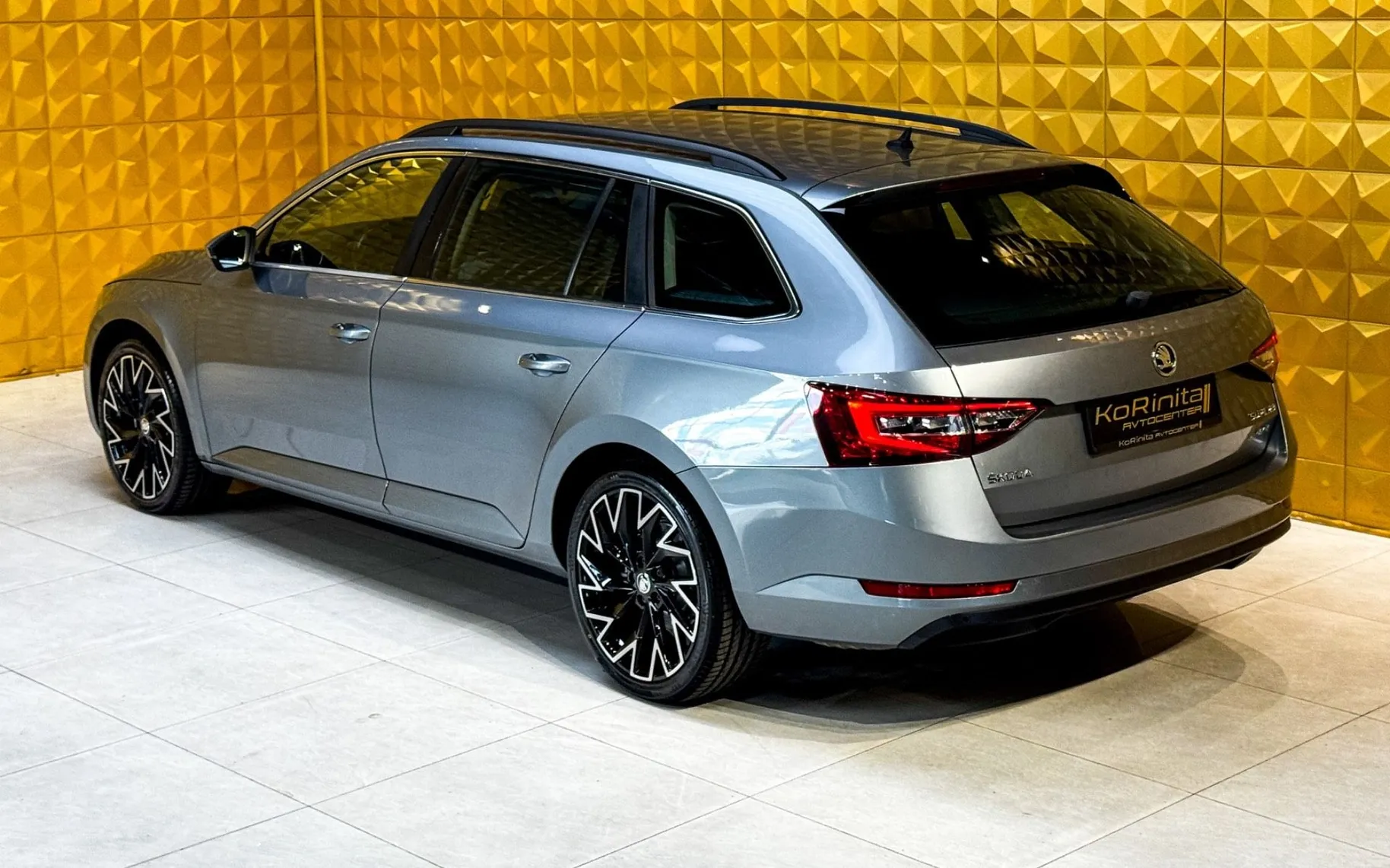 Notranja slika - Škoda Superb - 2.0 TDI 4X4-MEMORY-GRETJE-Bi XENON - 8