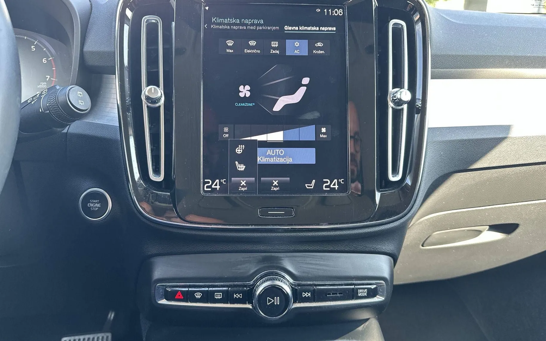 Notranja slika - Volvo XC40 - B4 P AWD Momentum Pro Avt. - 19