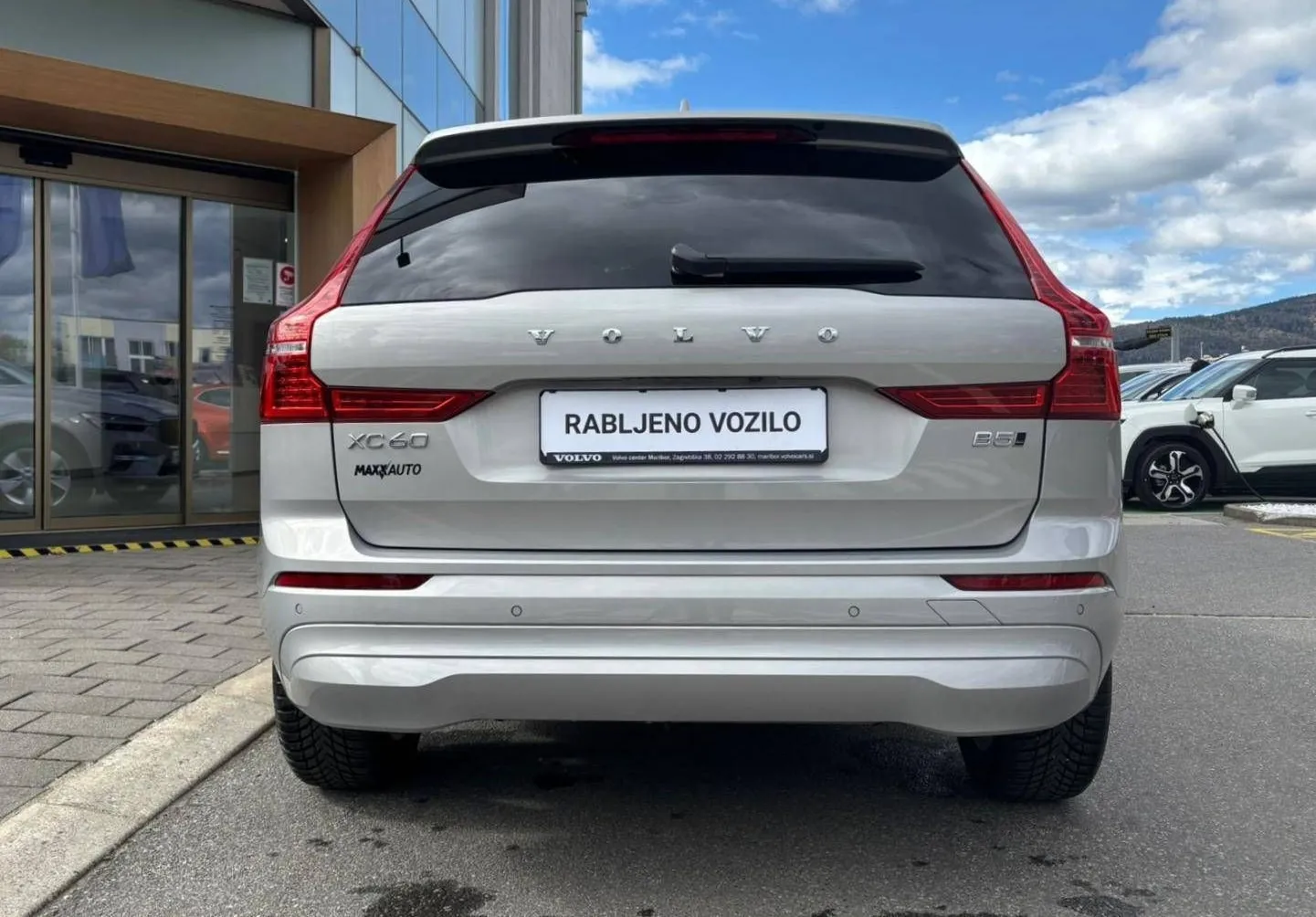 Zunanja slika - Volvo XC60 - VOLVO  B5P AWD Core KAMERA-ACC-KEYLESS... - 5