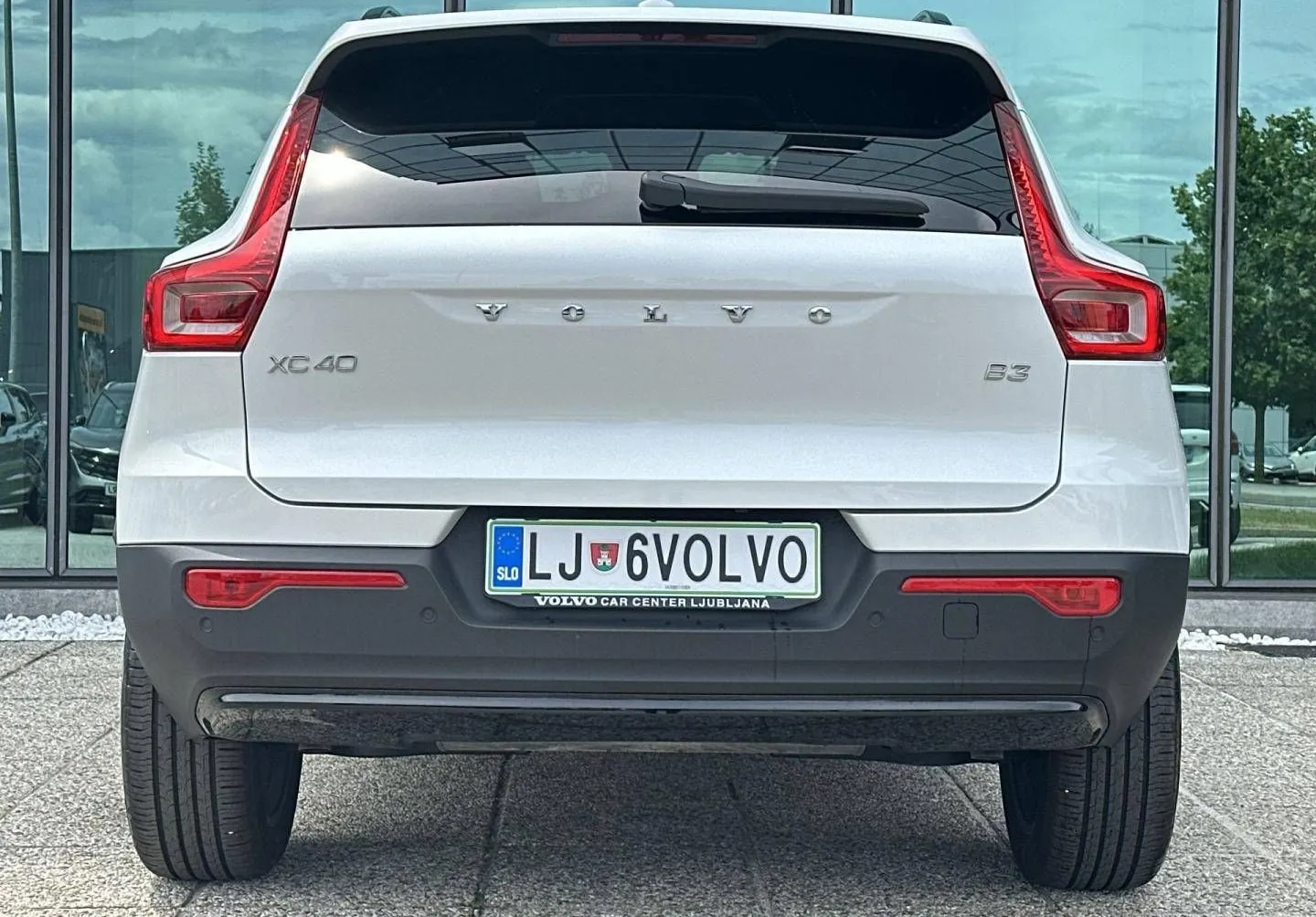 Zunanja slika - Volvo XC40 - B3P Plus Dark Avt. - 6