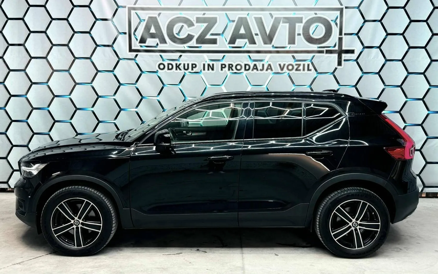 Notranja slika - Volvo XC40 - 2.0D•4X4•AUT•R DESIGN•LED•KAMERA•NAVI•ACC•HARMAN• - 7