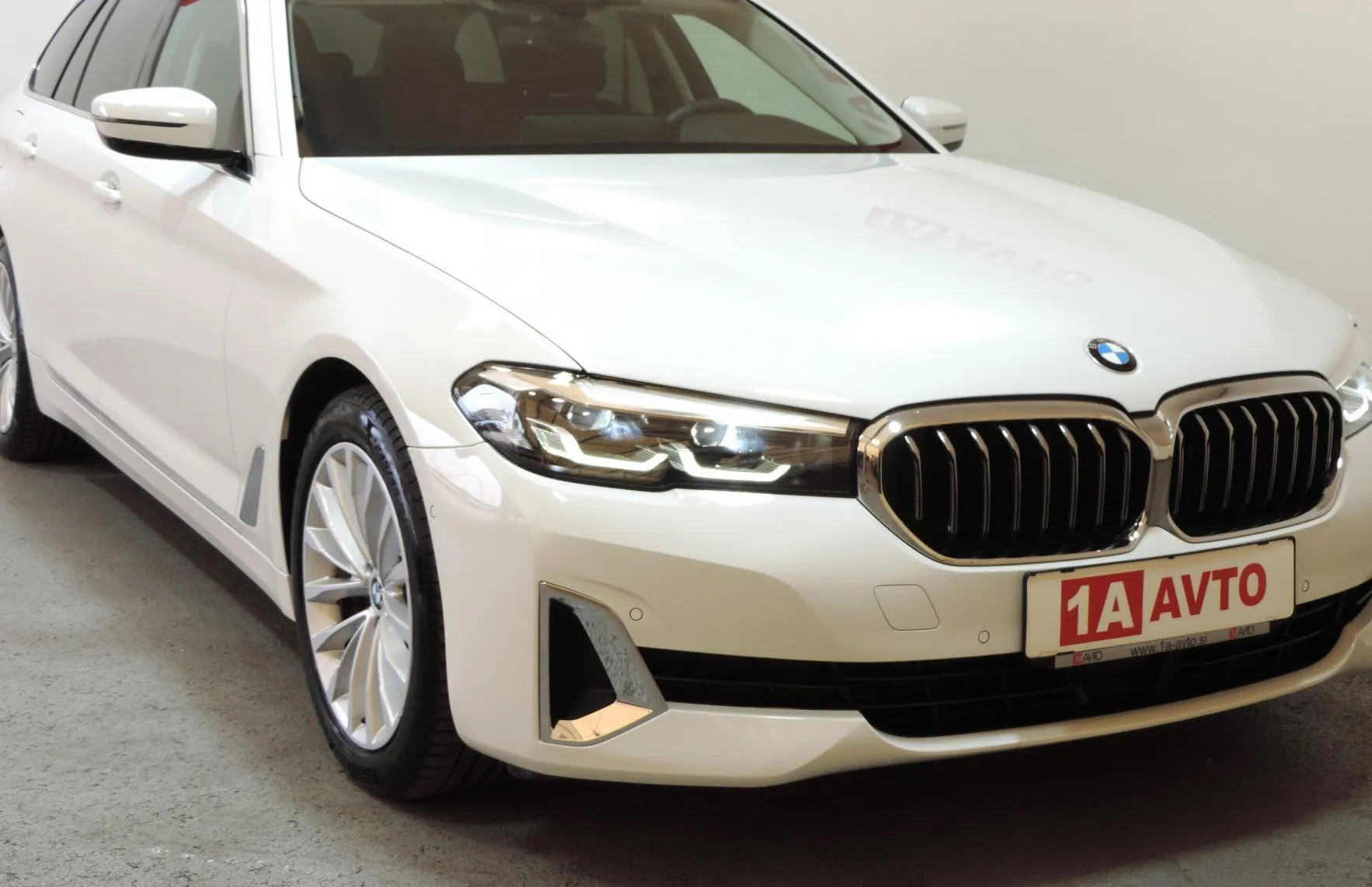Zunanja slika - BMW Serija 5 - Touring: 520d xDrive Touring Avt. Luxury - 3