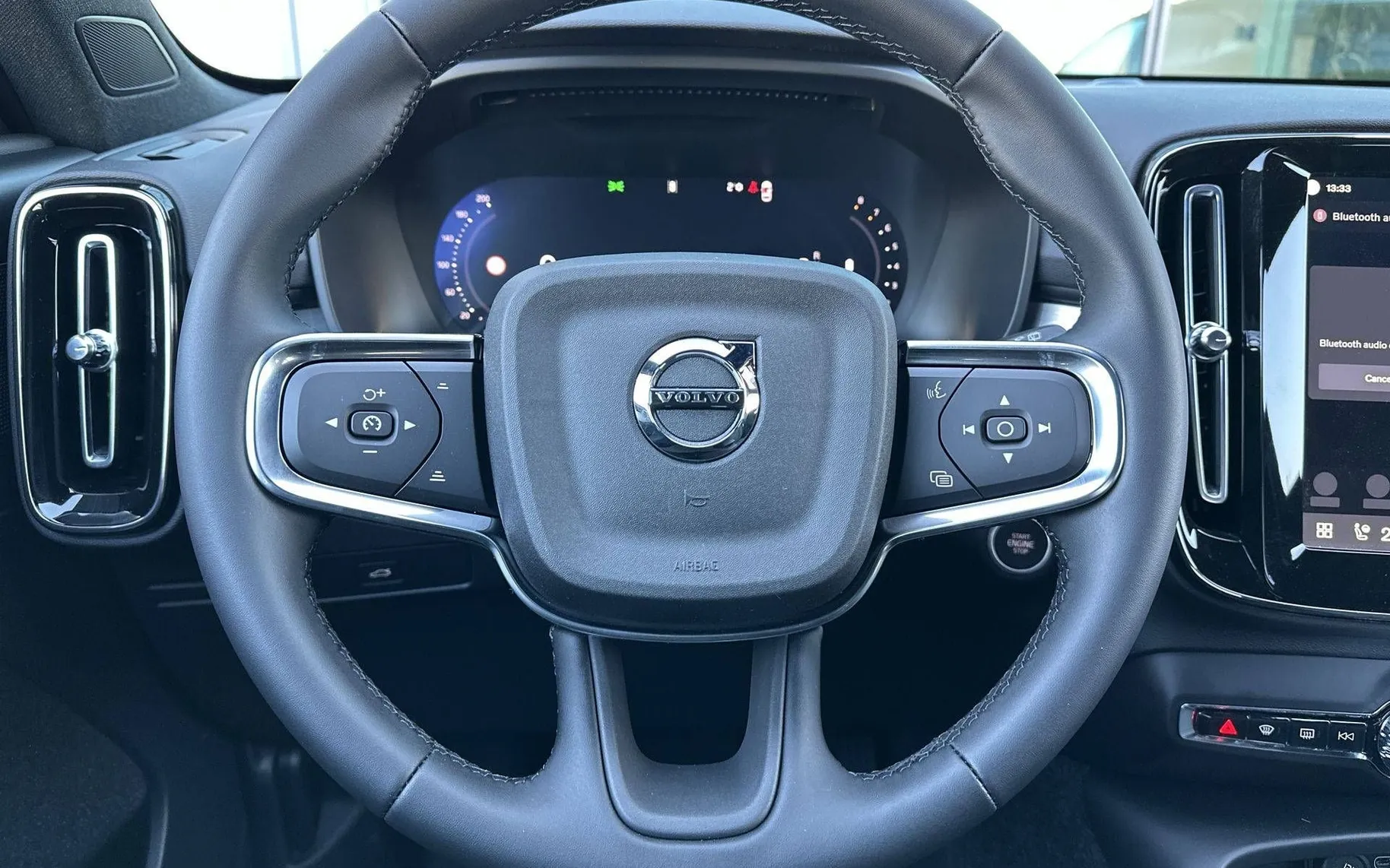 Notranja slika - Volvo XC40 - B3 P Core AT DCT 3 leta garancije + 3 servisi... - 14