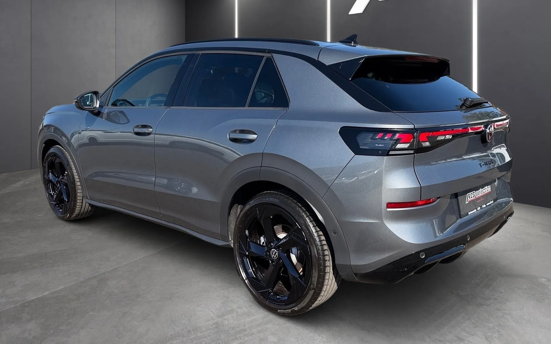 Zunanja slika - Volkswagen T-Roc - 1.5 eTSI R-Line DSG-SLO-IQ Light-Vlečna kljuka.... - 4