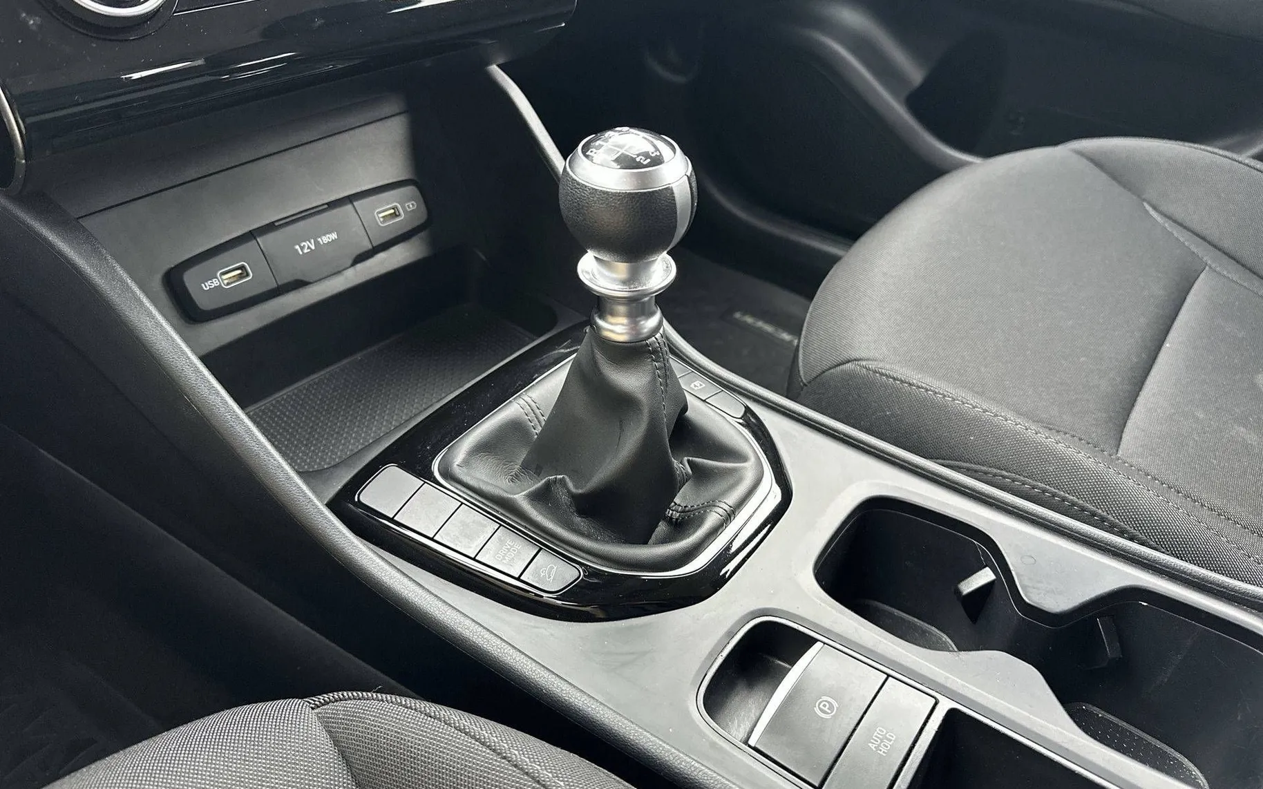 Notranja slika - Hyundai Tucson - 1.6 T GDI Trend... - 19