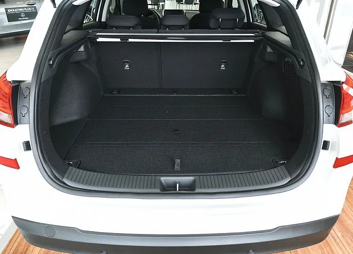 Zunanja slika - Hyundai i30 Wagon - 1.5 MPI STYLE-KAMERA-WINTER-REZ.KOLO-ALU-LED-VIDEO - 6