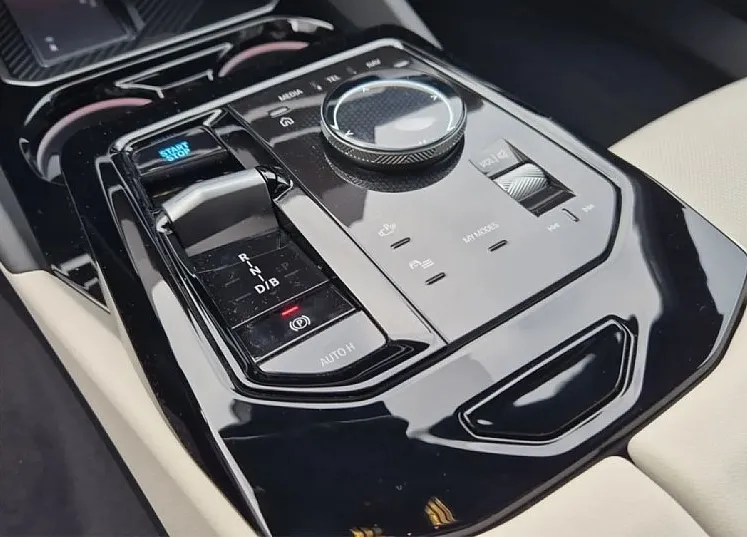 Zunanja slika - BMW i5 - xDrive40  AT - 18