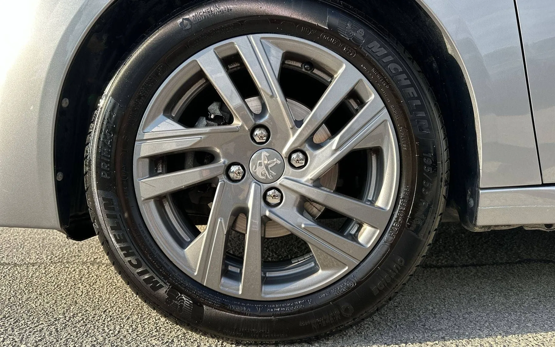 Notranja slika - Peugeot 208 - 1.2 PureTech 75 S S Active - 9