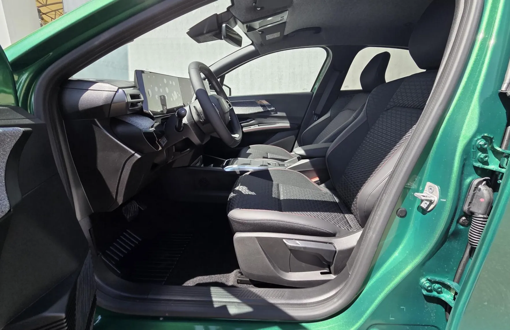 Zunanja slika - Renault Clio - 6 Techno EDC TCE 115+Paket Varnost,vožnja in park. - 8