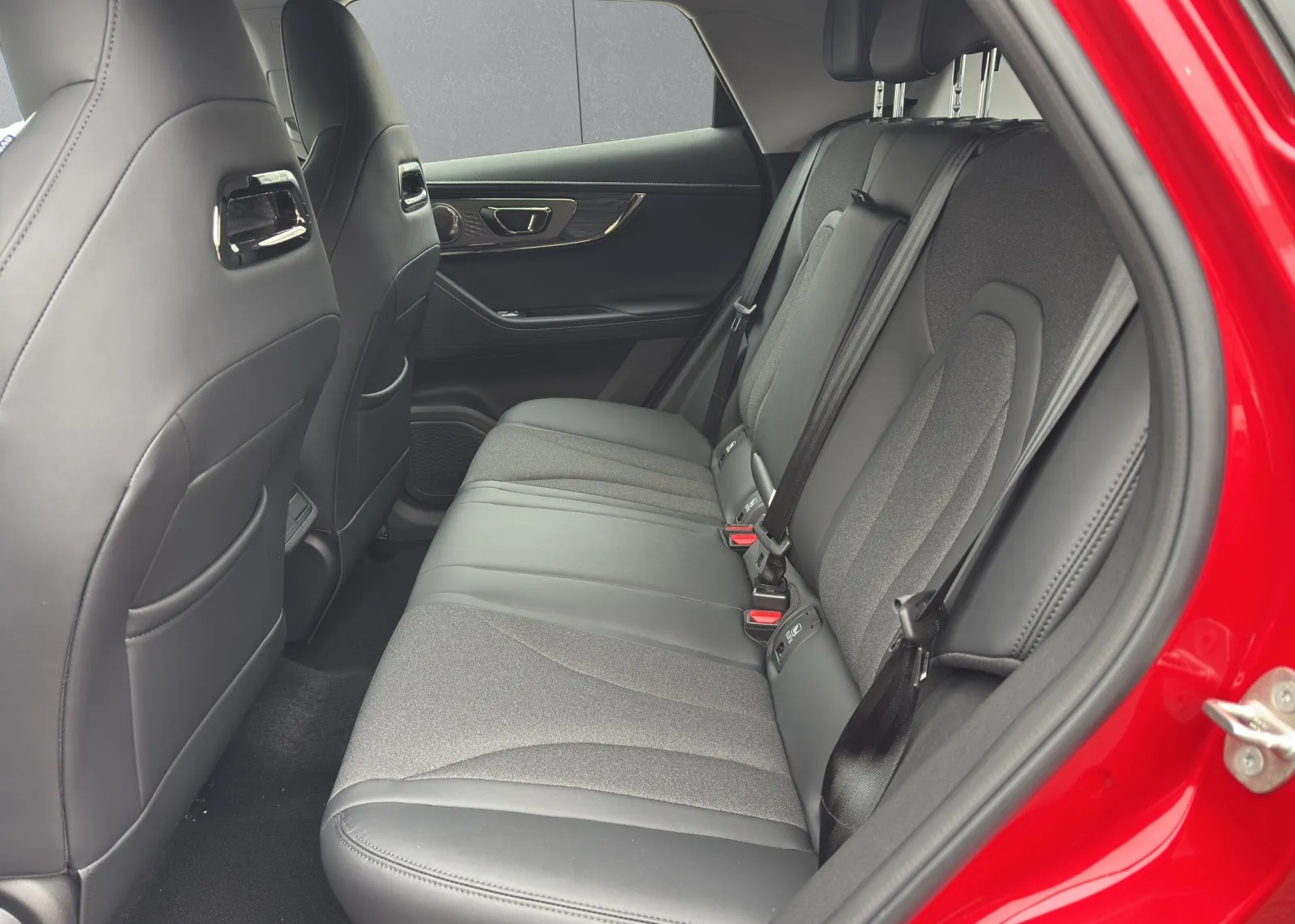 Zunanja slika - Omoda 5 SHS-H - URBAN 1.5 TGDI + RADAR + BLIS + KAMERA + DAB + - 7