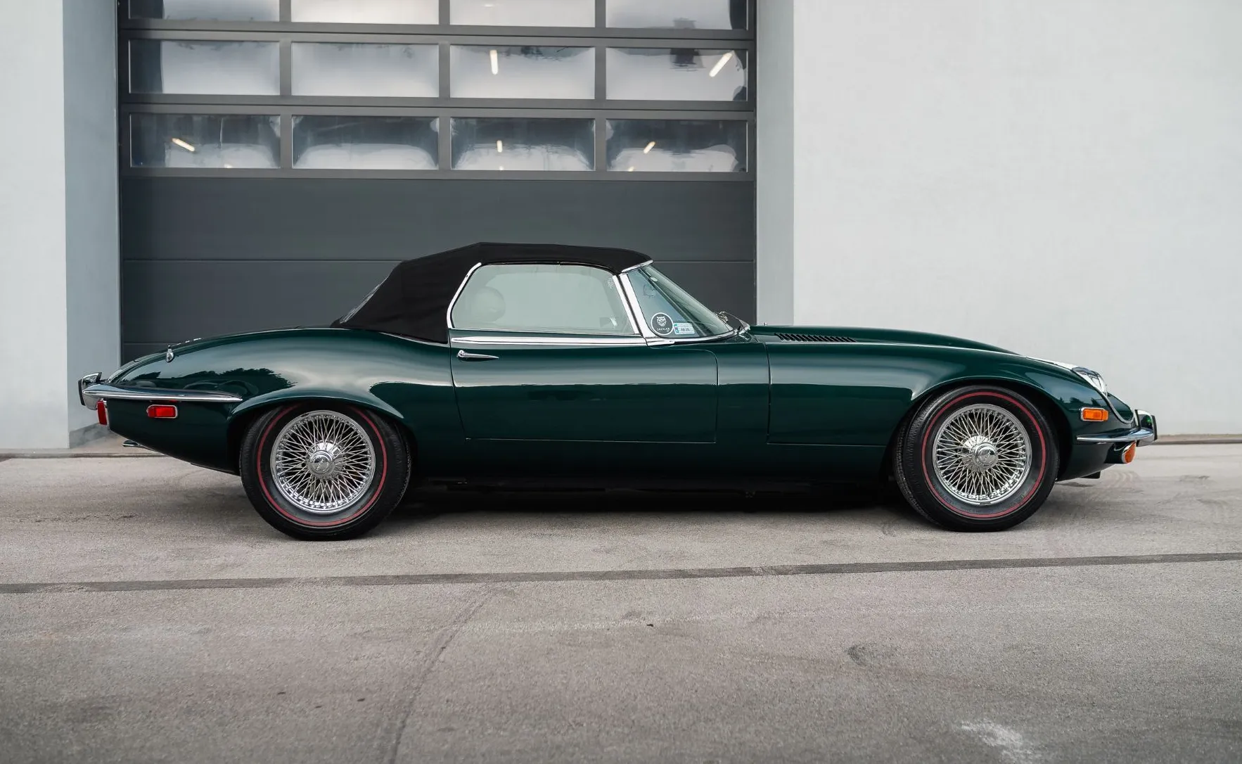Zunanja slika - Jaguar E-Type - V12 Roadster - najlepši avto kadarkoli narejen - 4
