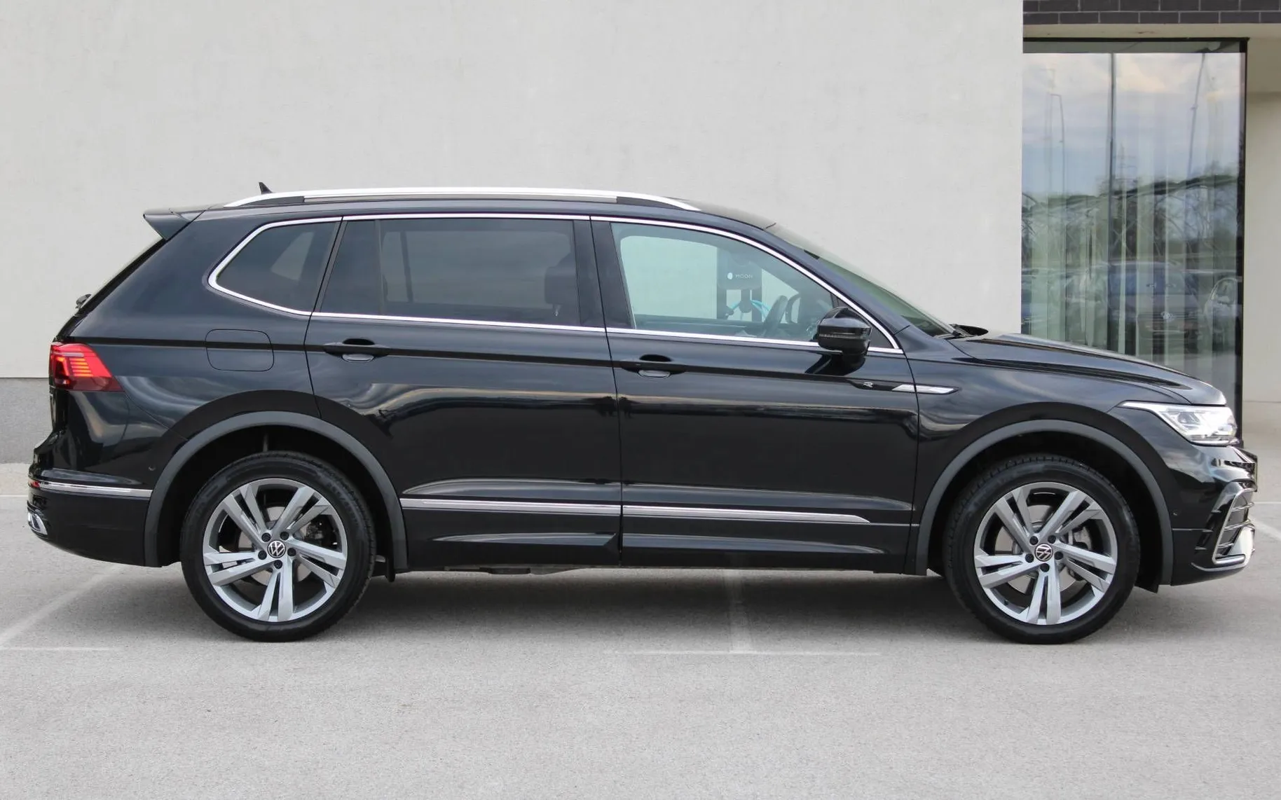 Zunanja slika - VW Tiguan Allspace - 2.0 TDI 4MOTION R-LINE 7SED SIDE AST ACC KAM AMB. - 9