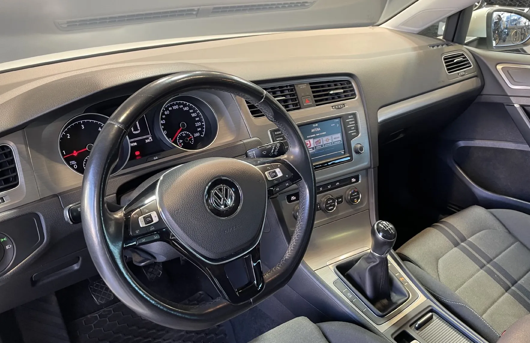 Zunanja slika - VW Golf - 1.LASTNIK-R LINE-PANORAMA-KAMERA-LED-TEMPOMAT-ALU - 10
