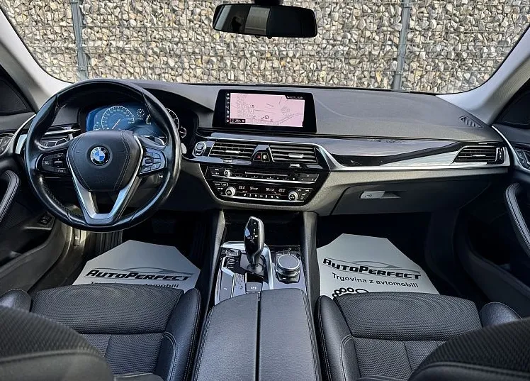 Zunanja slika - BMW Serija 5 - : 520d aut. |PANO|KAM|AMBI| - 10