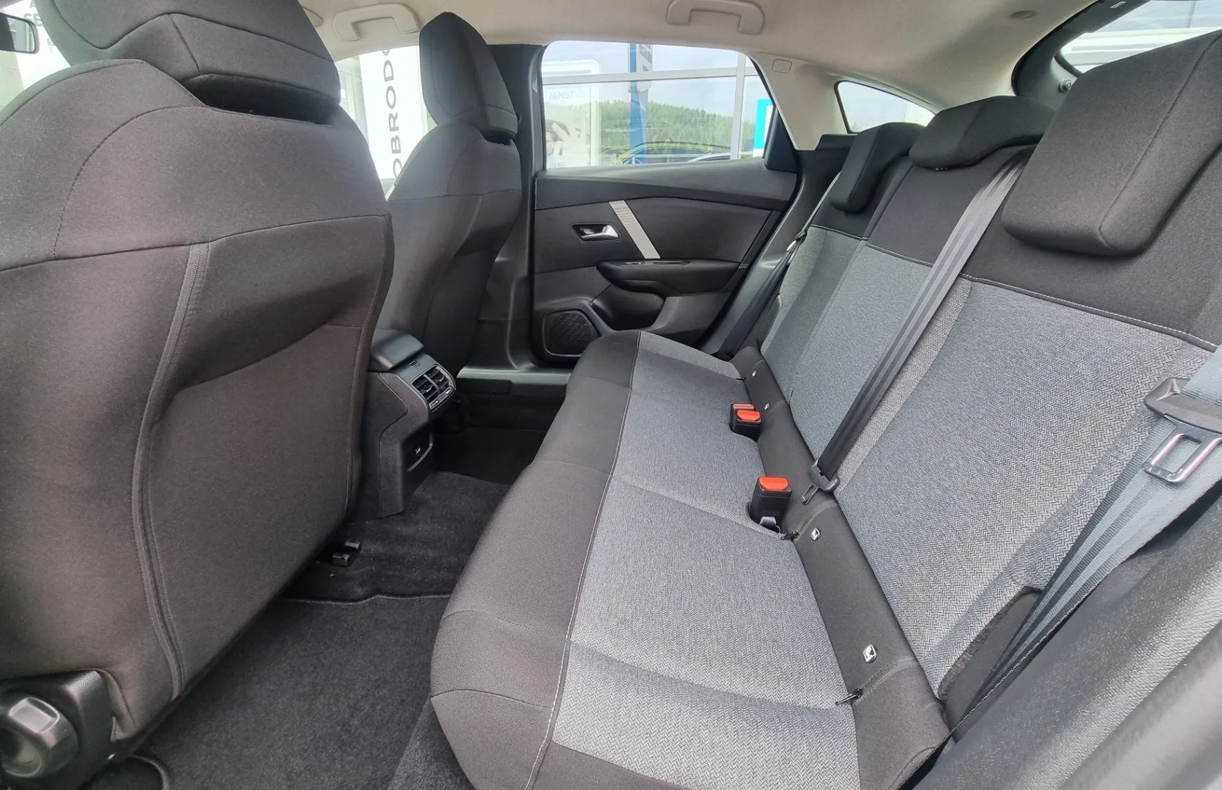 Zunanja slika - Citroën C4 - 1.2 PureTech 100 You  - SAMO 19.857KM - AKCIJA - 11