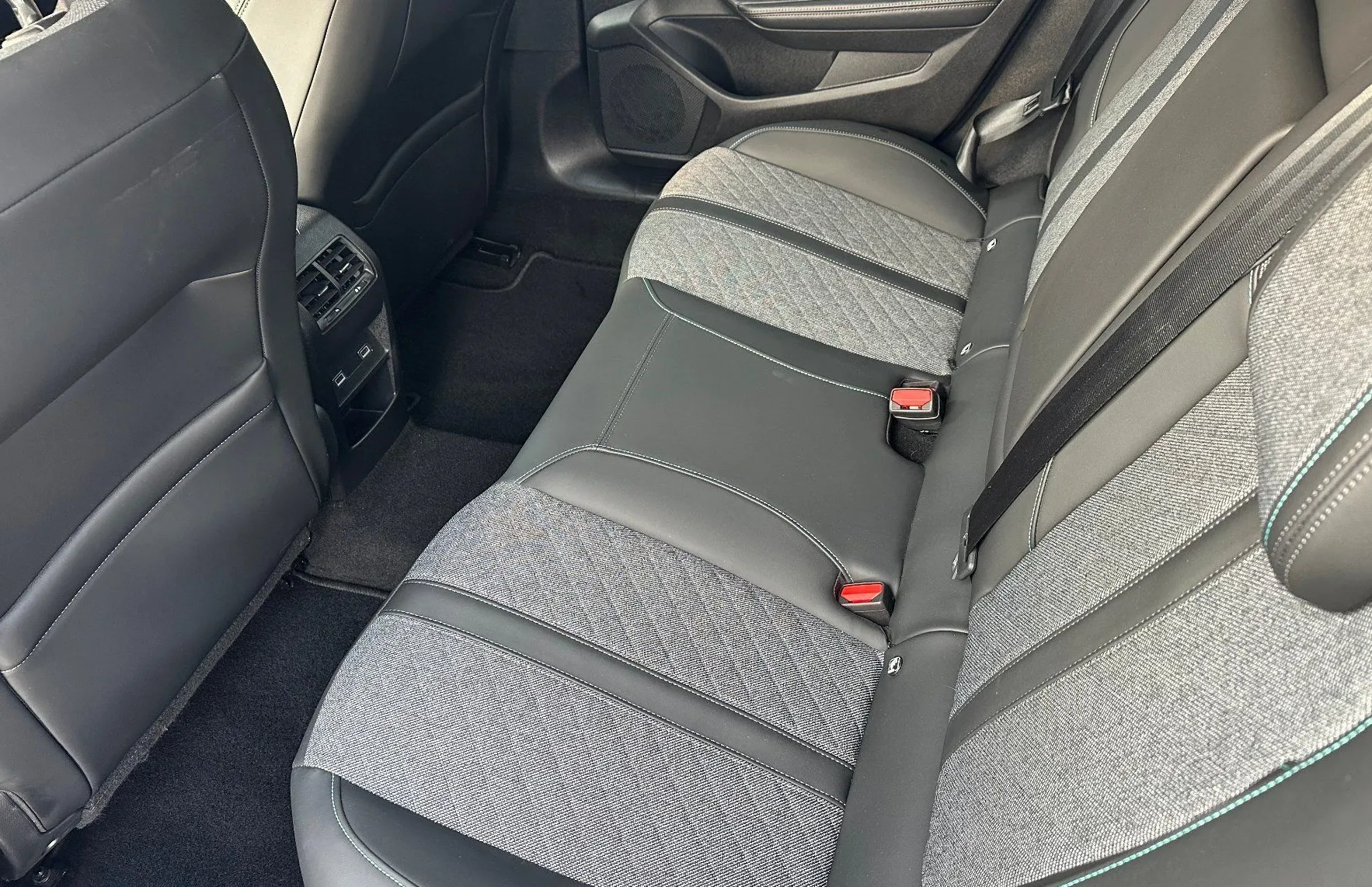 Zunanja slika - Peugeot 408 - 1.2 PureTech 96 KW.KAMERA.LED.USNJE.NAVI.2023 - 19