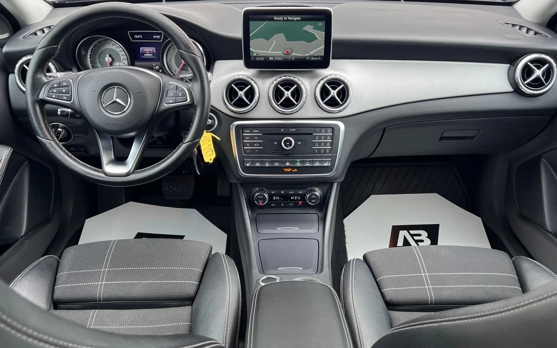 Notranja slika - Mercedes-Benz GLA-Razred - 200 CDI+4MATIC+F1+AMBI+XENON+NAVI - 12