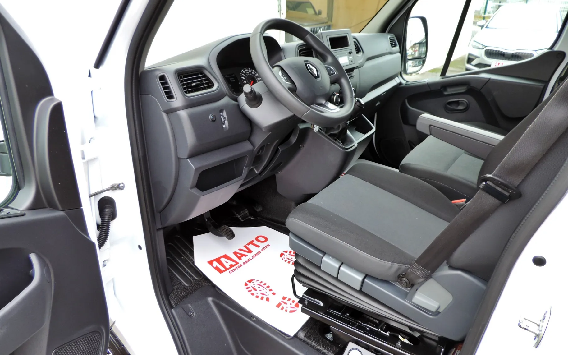 Zunanja slika - Renault Master - 2.3 dCi 145  KLIMA-KAMERA-ZRAČNO VZMETENJE - 4