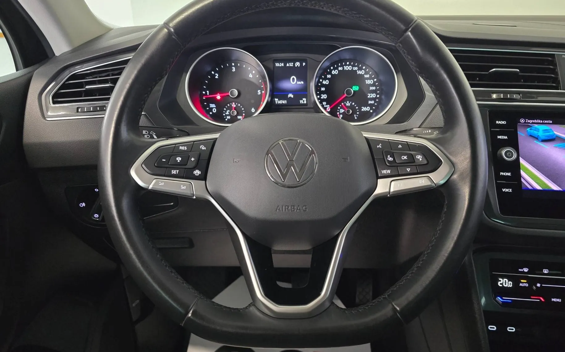 Notranja slika - Volkswagen Tiguan - 2.0 TDI BMT Life DSG - LED.kamera.keyless.ambient - 20