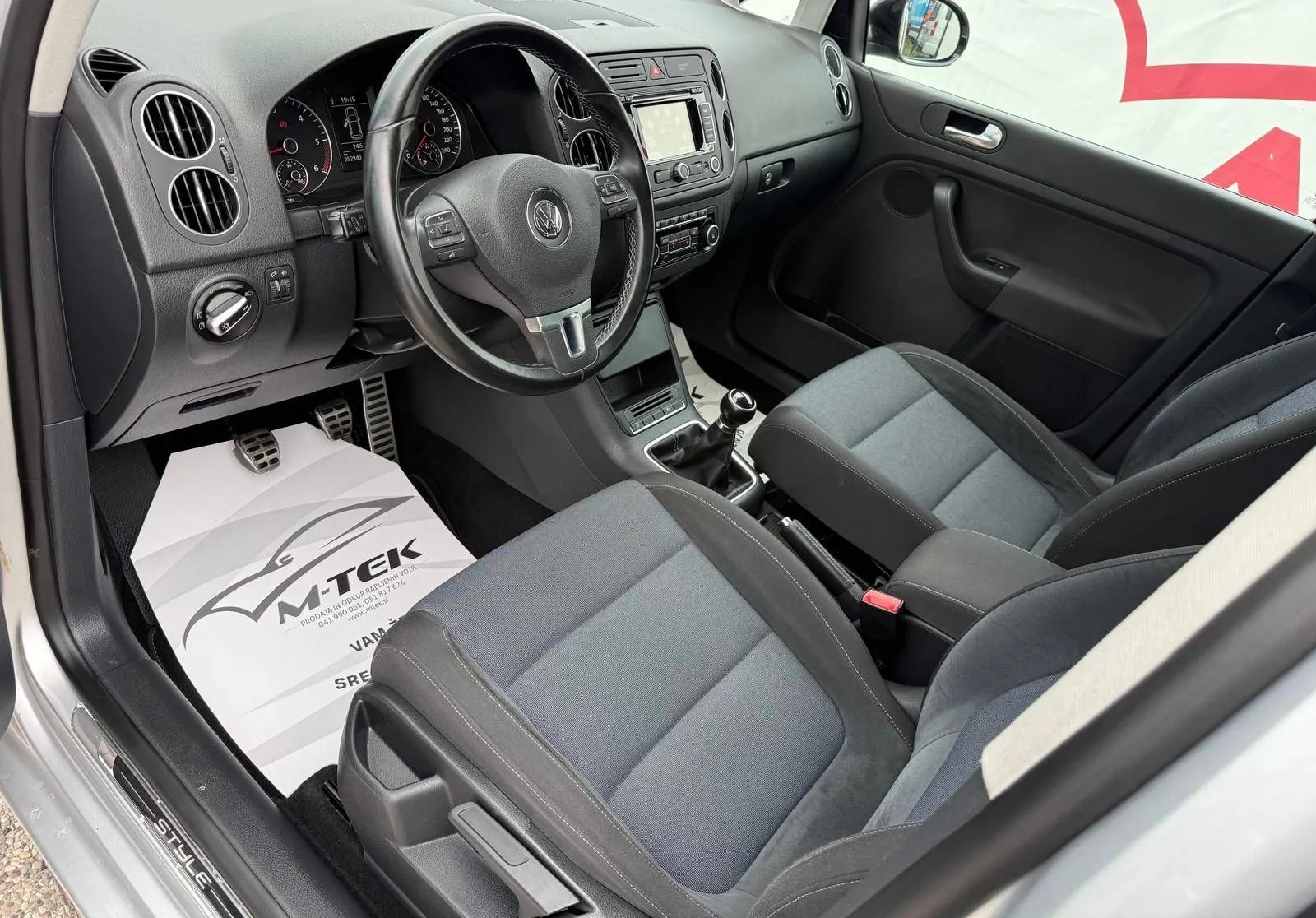 Notranja slika - Volkswagen Golf Plus - Comfortline 2.0 TDI - 10