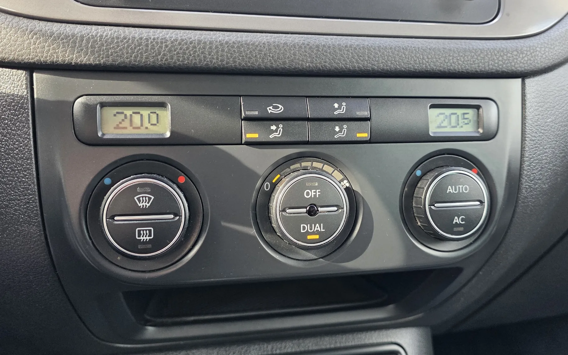 Zunanja slika - VW Tiguan - 2,0 TDI 4motion SLO KLJUKA PARK ASSIST ALU... - 12