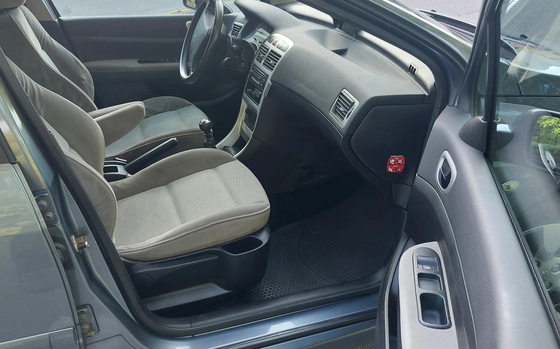 Notranja slika - Peugeot 307 - SW Pack 2,0 16V HDi FAP - 9