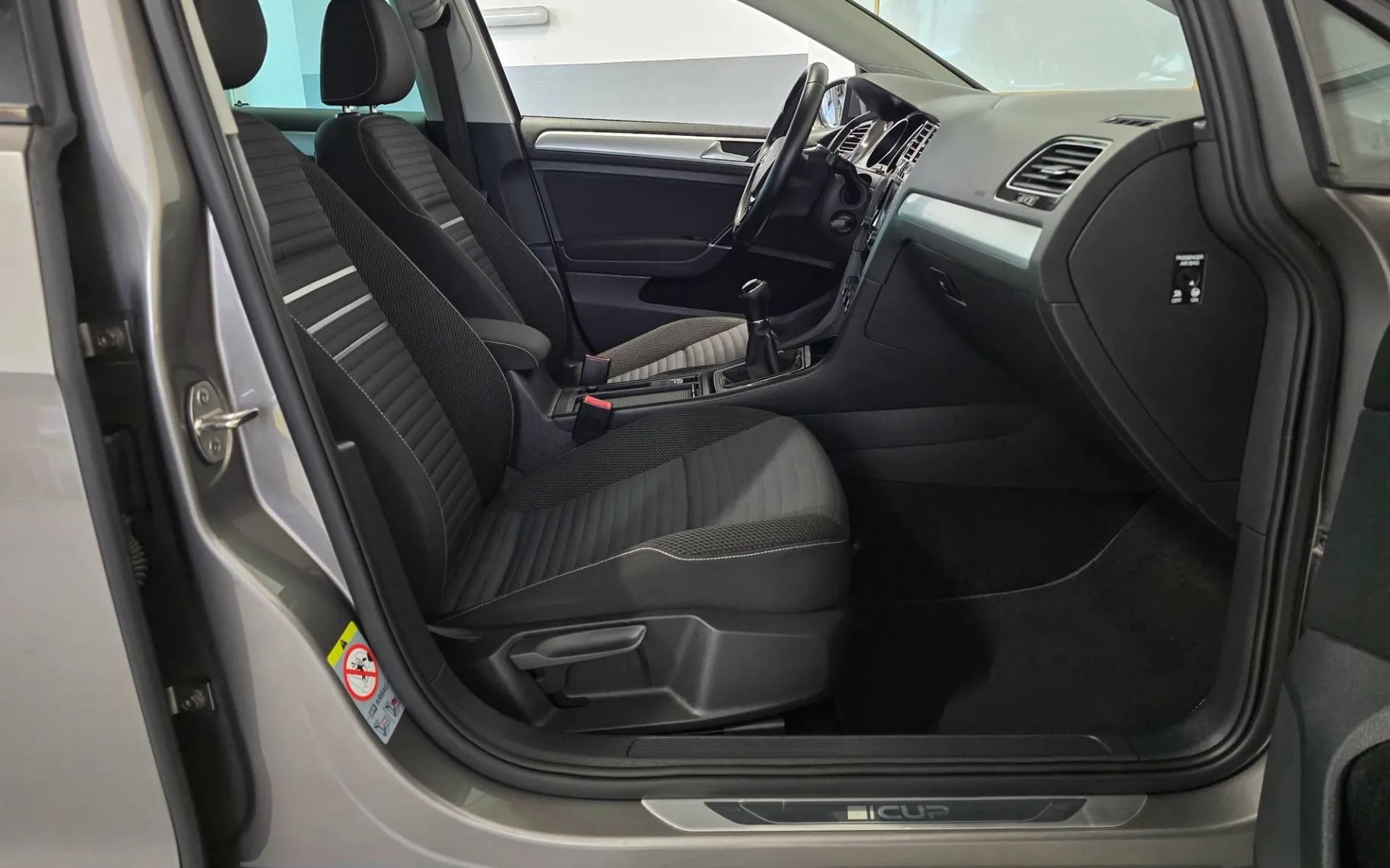 Notranja slika - Volkswagen Golf - 1.2 TSI BMT CUP - 13