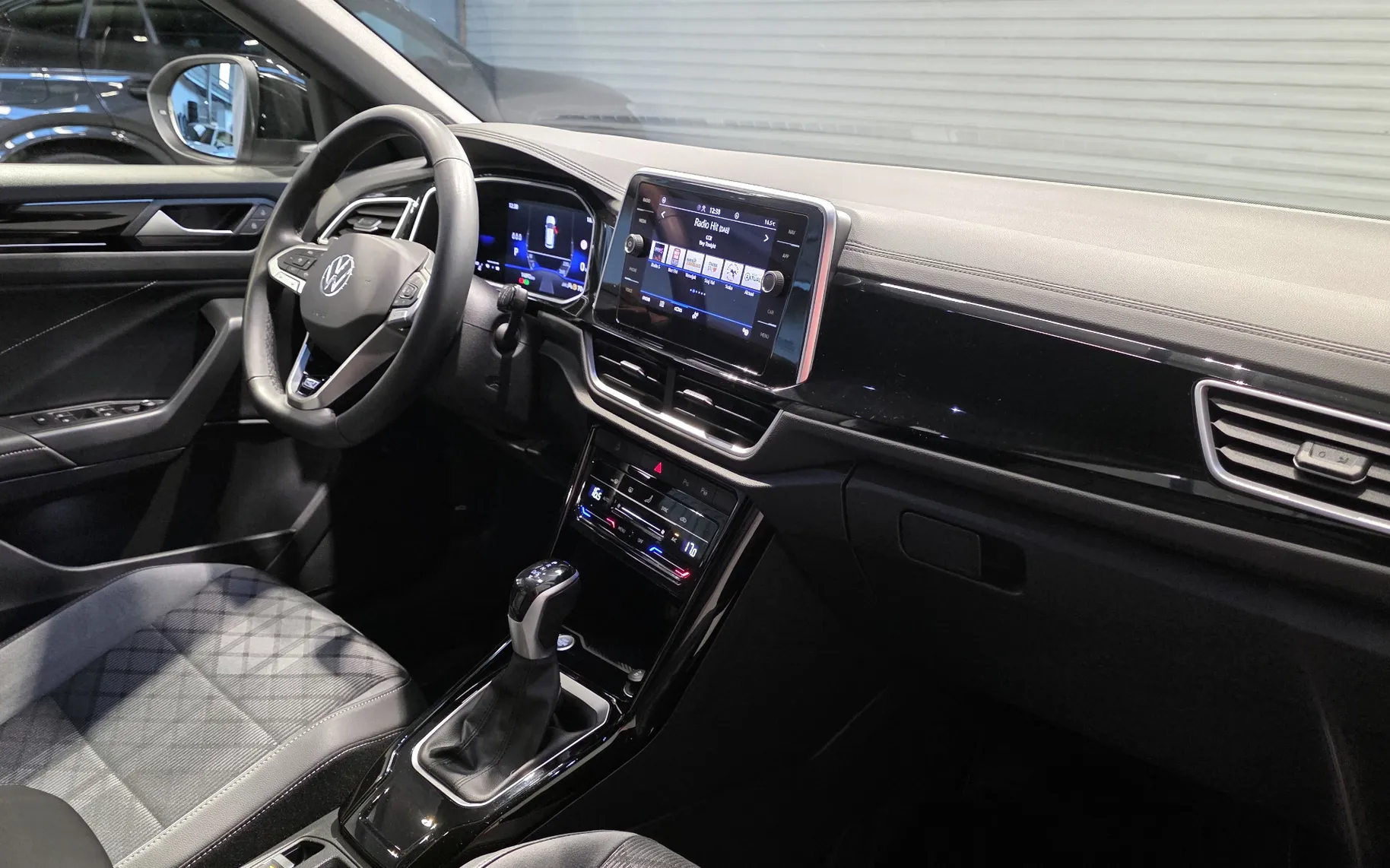 Zunanja slika - VW T-Roc - 1,5 TSI BMT R-Line DSG 1.LAST SLO VIRTUAL KAM iQLED - 11
