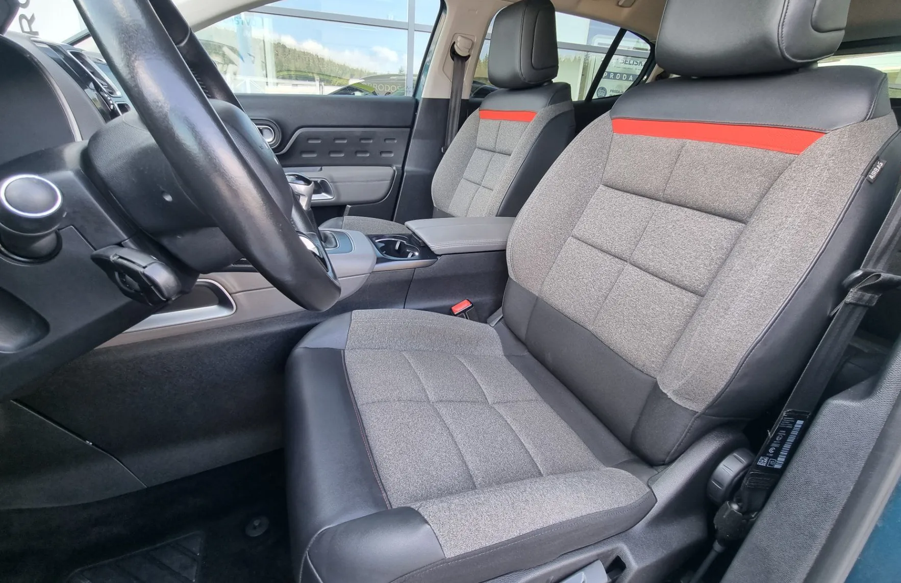 Zunanja slika - Citroën C5 - Aircross 1.2 PT Feel - VLEČNA KLJUKA - POTRJENA SERVISNA - 3