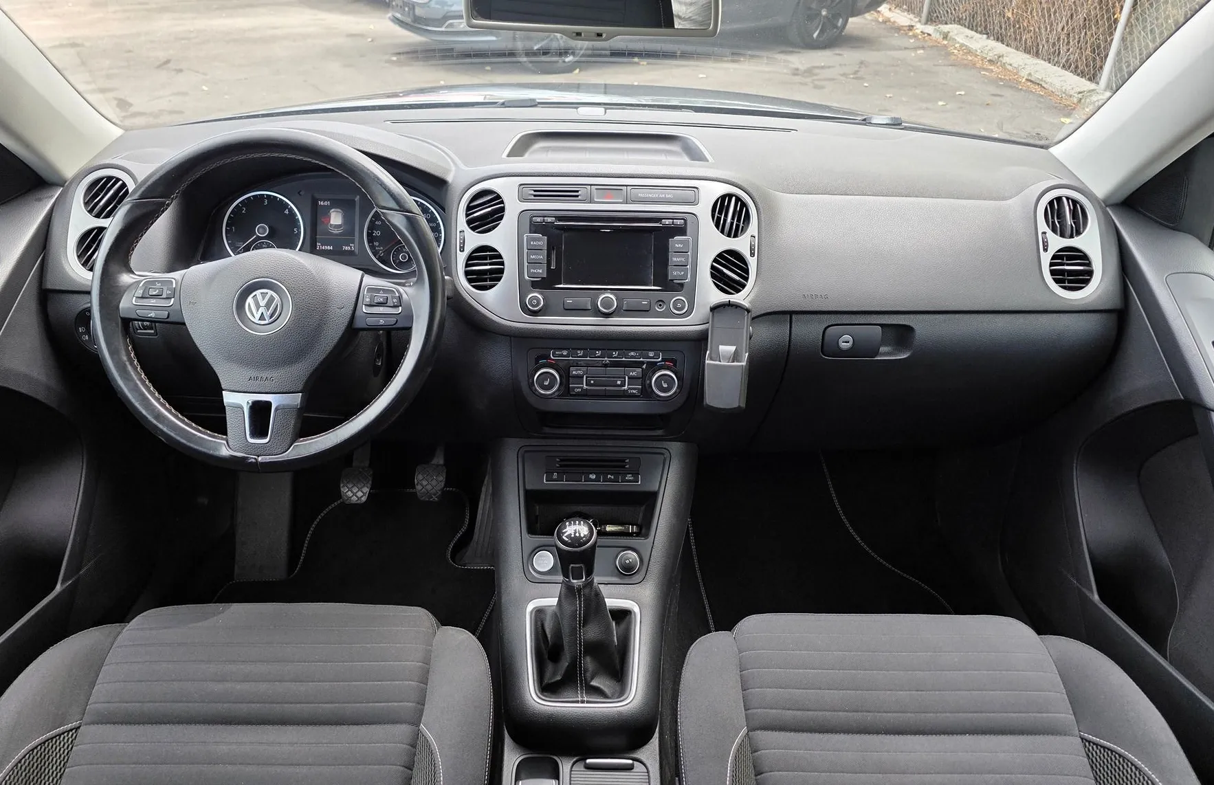 Zunanja slika - Volkswagen Tiguan - 2.0 TDI 4MOTION BMT XENON-GRETJE-KAMERA-GRETJE SŽ - 9