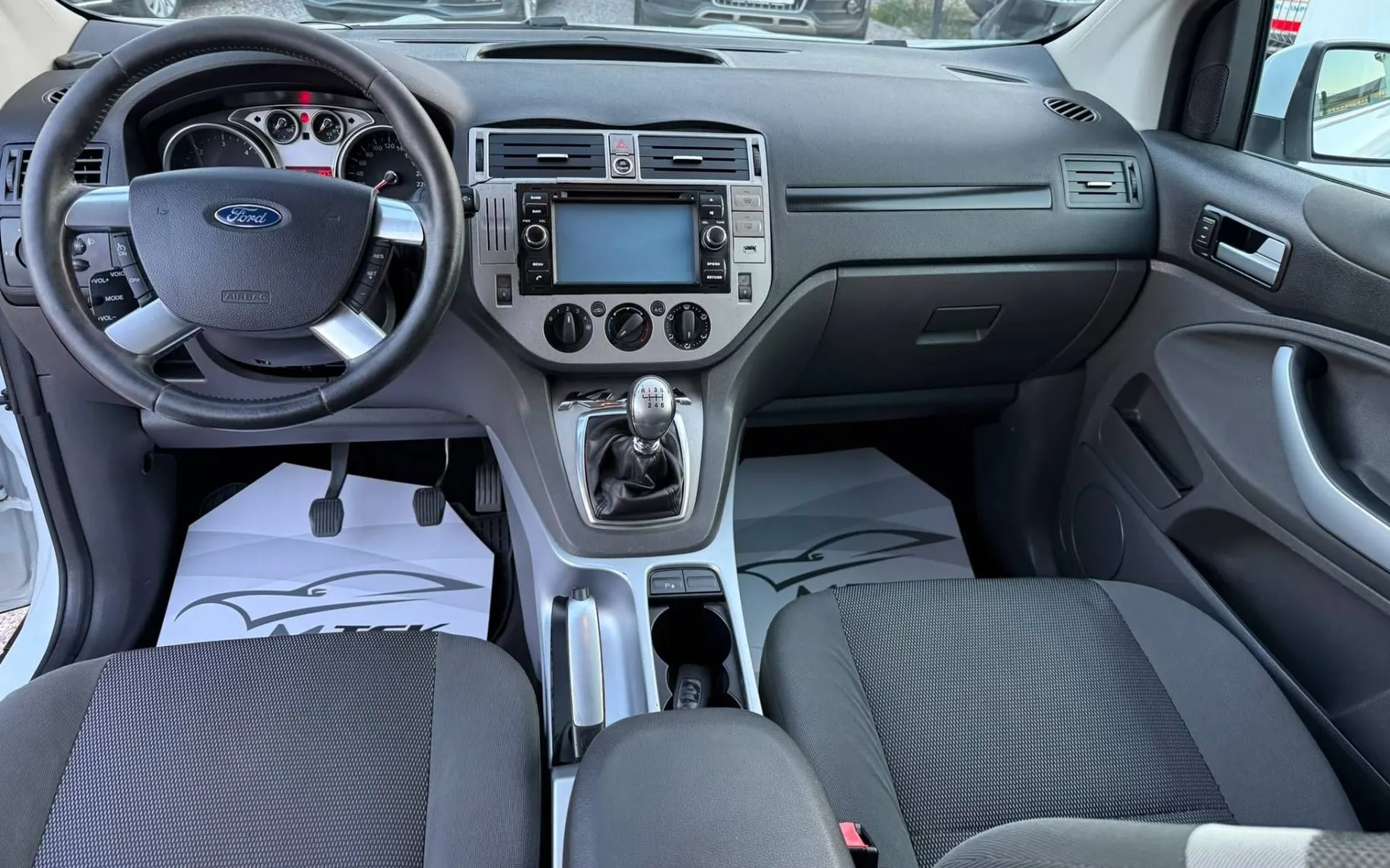 Notranja slika - Ford Kuga - 2.0 TDCi Trend DPF - 11