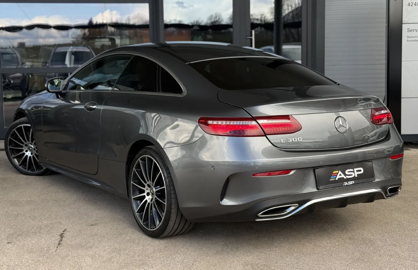 Zunanja slika - Mercedes-Benz E-Razred - E Coupe 300 AMG Line - 4
