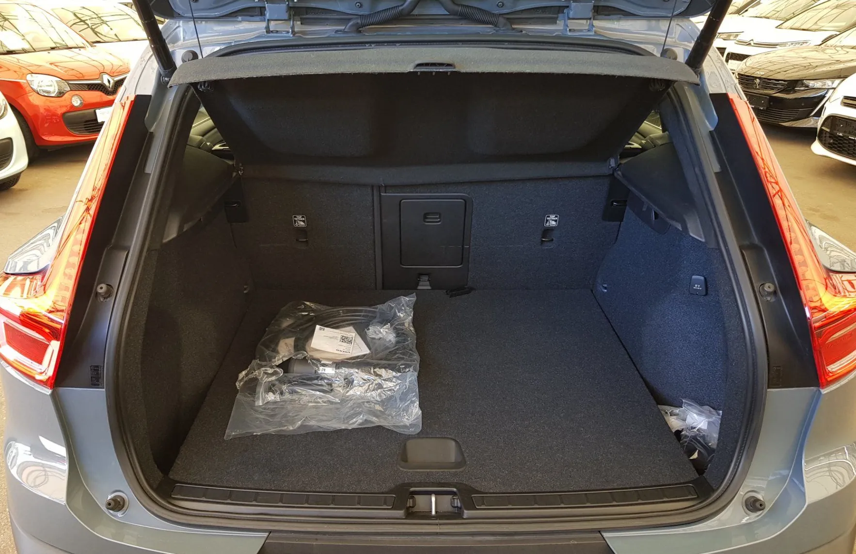 Zunanja slika - Volvo XC40 - T4 Recharge Twin Engine Inscription KAMERA PRIKLOP - 17