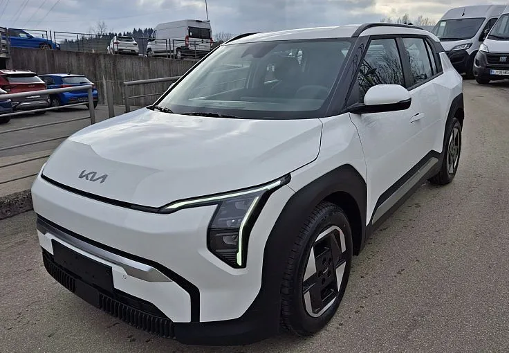 Zunanja slika - KIA EV3 - 58.3 kWh baterija. 150 kW  204 KM  Star + TČ - 1