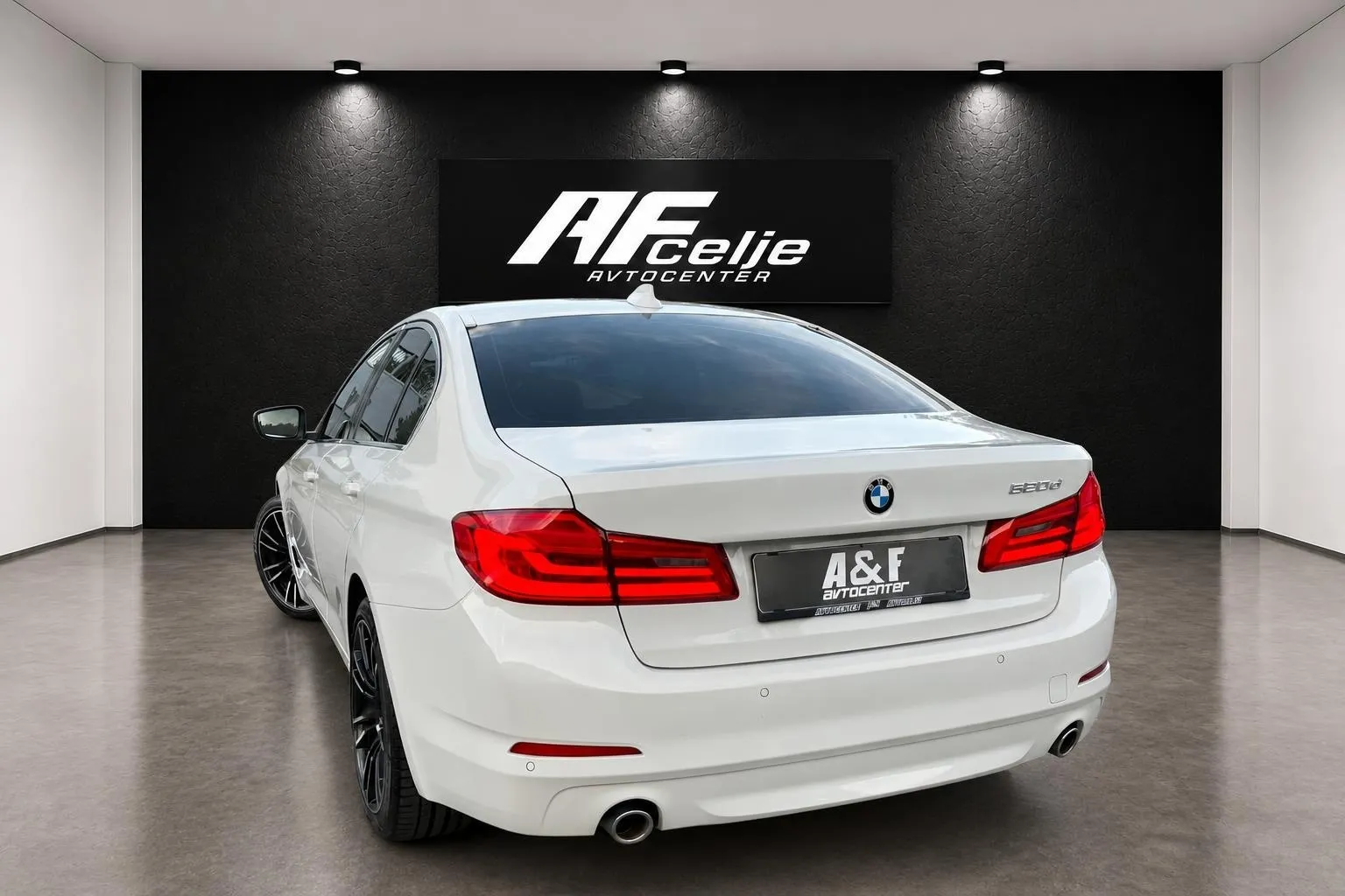 Notranja slika - BMW serija 5: - 520-AUT-BI XENON-NAVI-LIZING ZA TUJCE-ODLIČEN-... - 7
