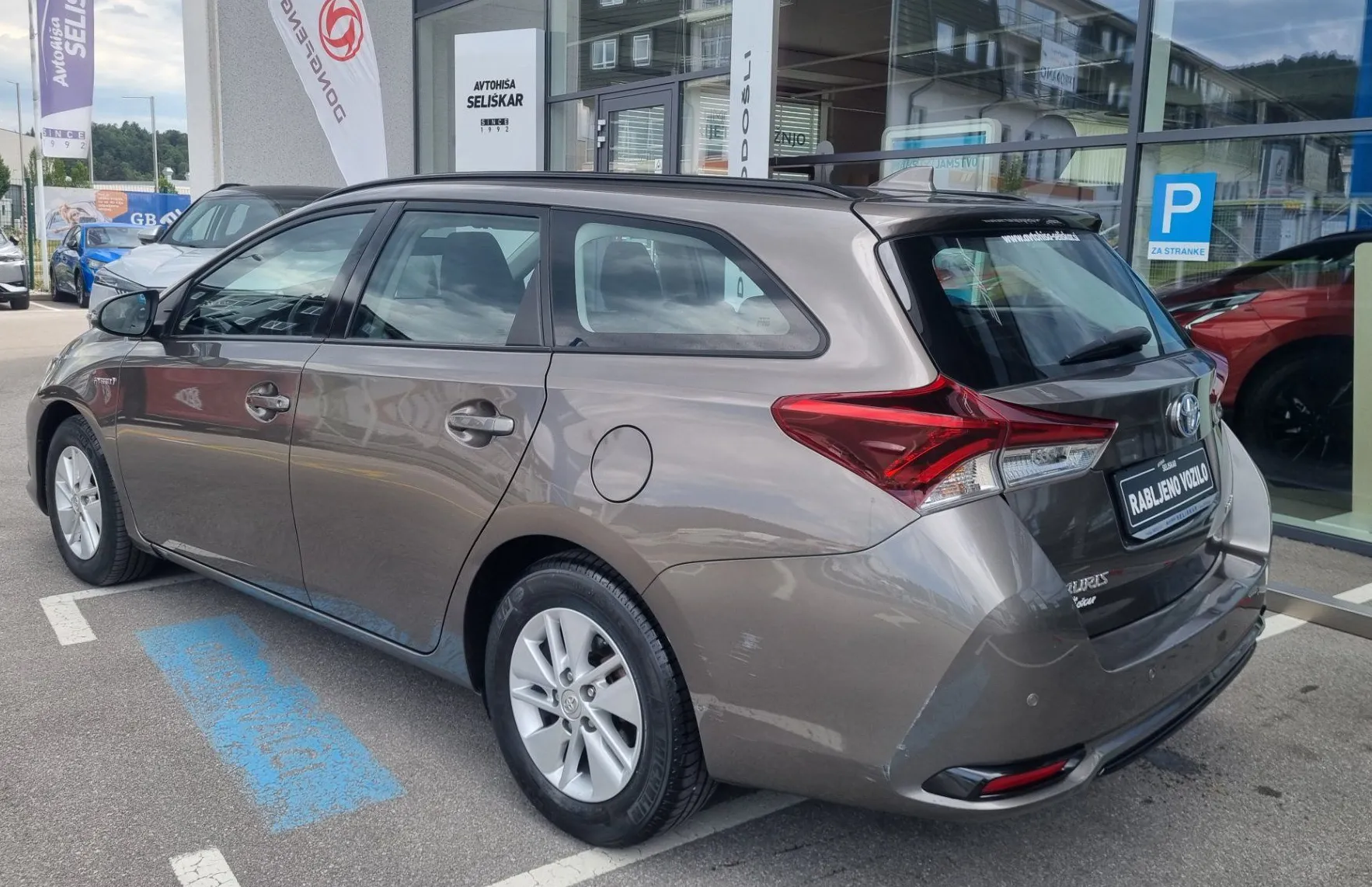 Zunanja slika - Toyota Auris - TOURING 1.8 Hybrid Avtomatik - ZNANA ZGODOVINA - 6