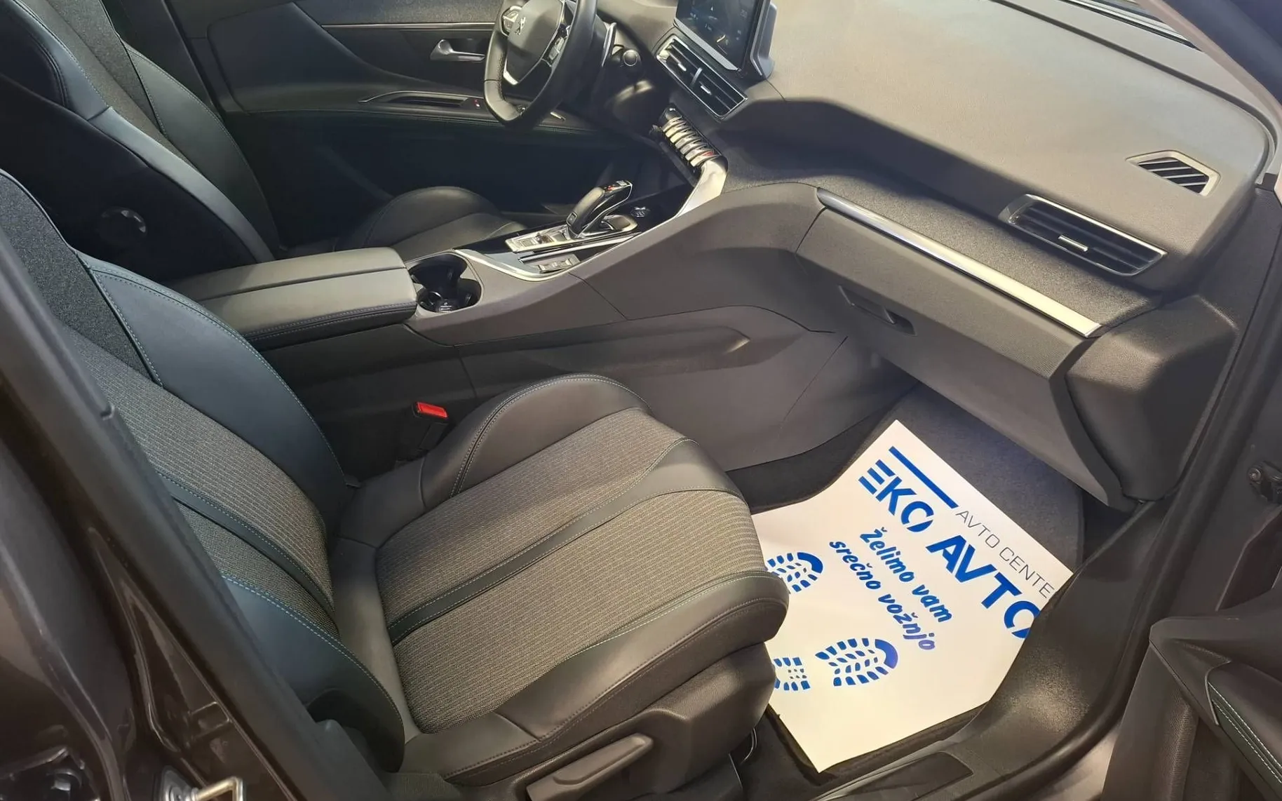 Notranja slika - Peugeot 5008 - 1.5 BLUEHDI SAMO59000KM-SLO-1LASTNIK-7SEDEŽEV-... - 8