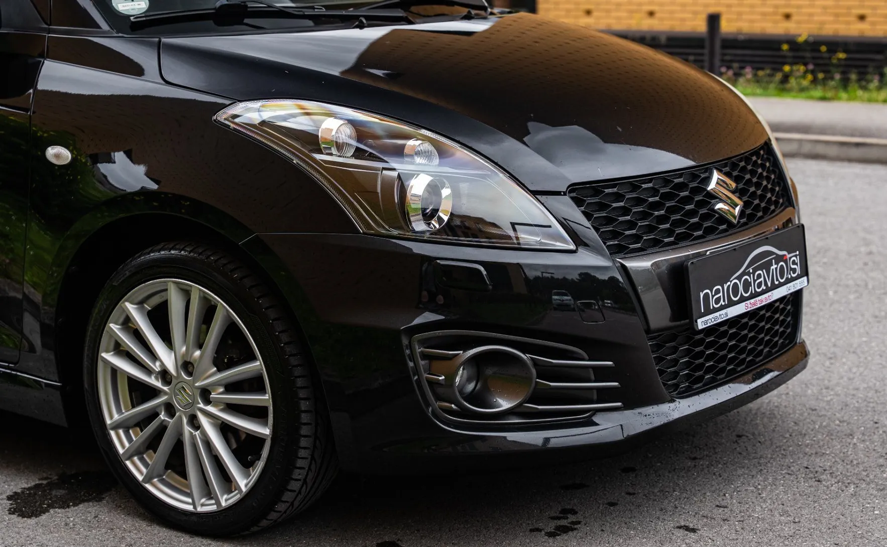 Zunanja slika - Suzuki Swift - 1.6 Sport - Xenon - Ogrevanje sedežev - Keyless - 9