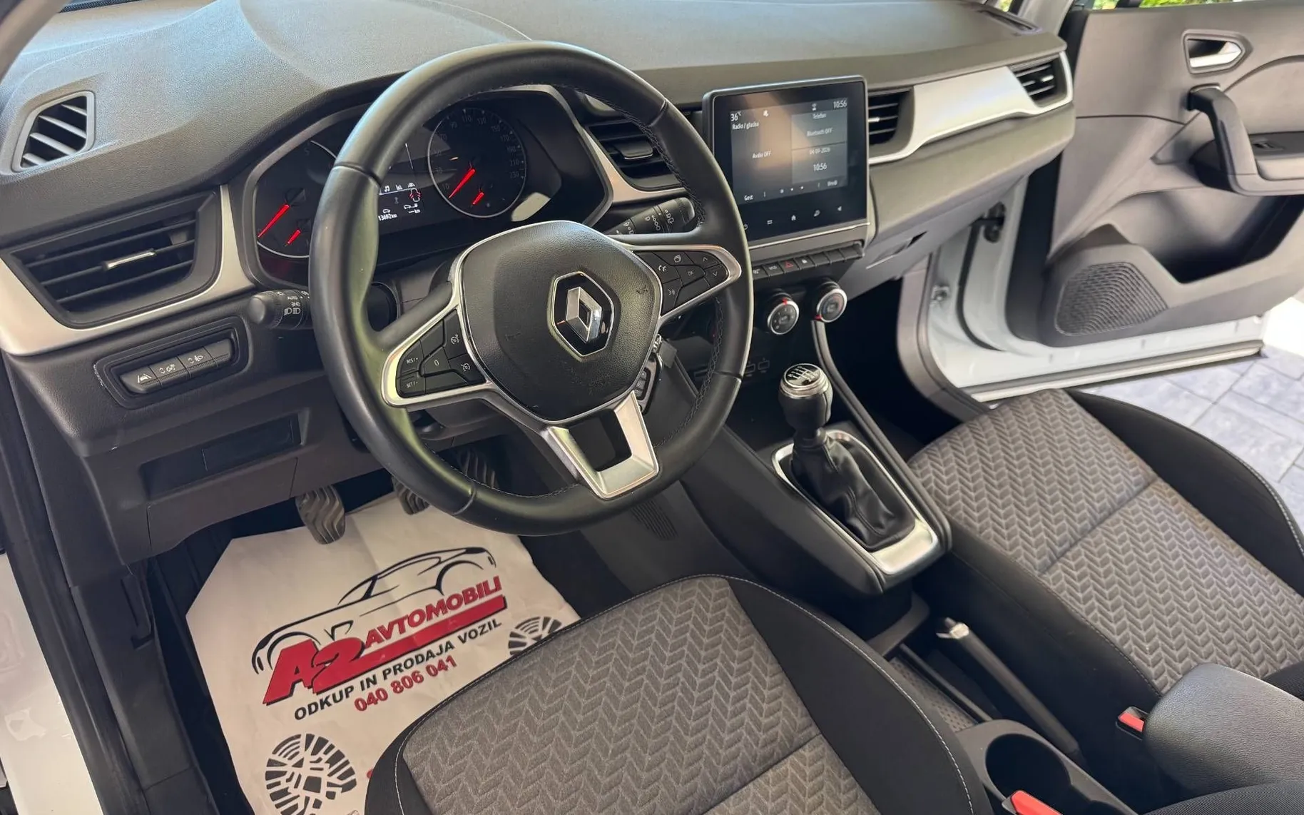 Notranja slika - Renault Captur - TCe 90 1-lastnik-SLOVENSKI-PERLA BARVA-KOT NOV- - 12